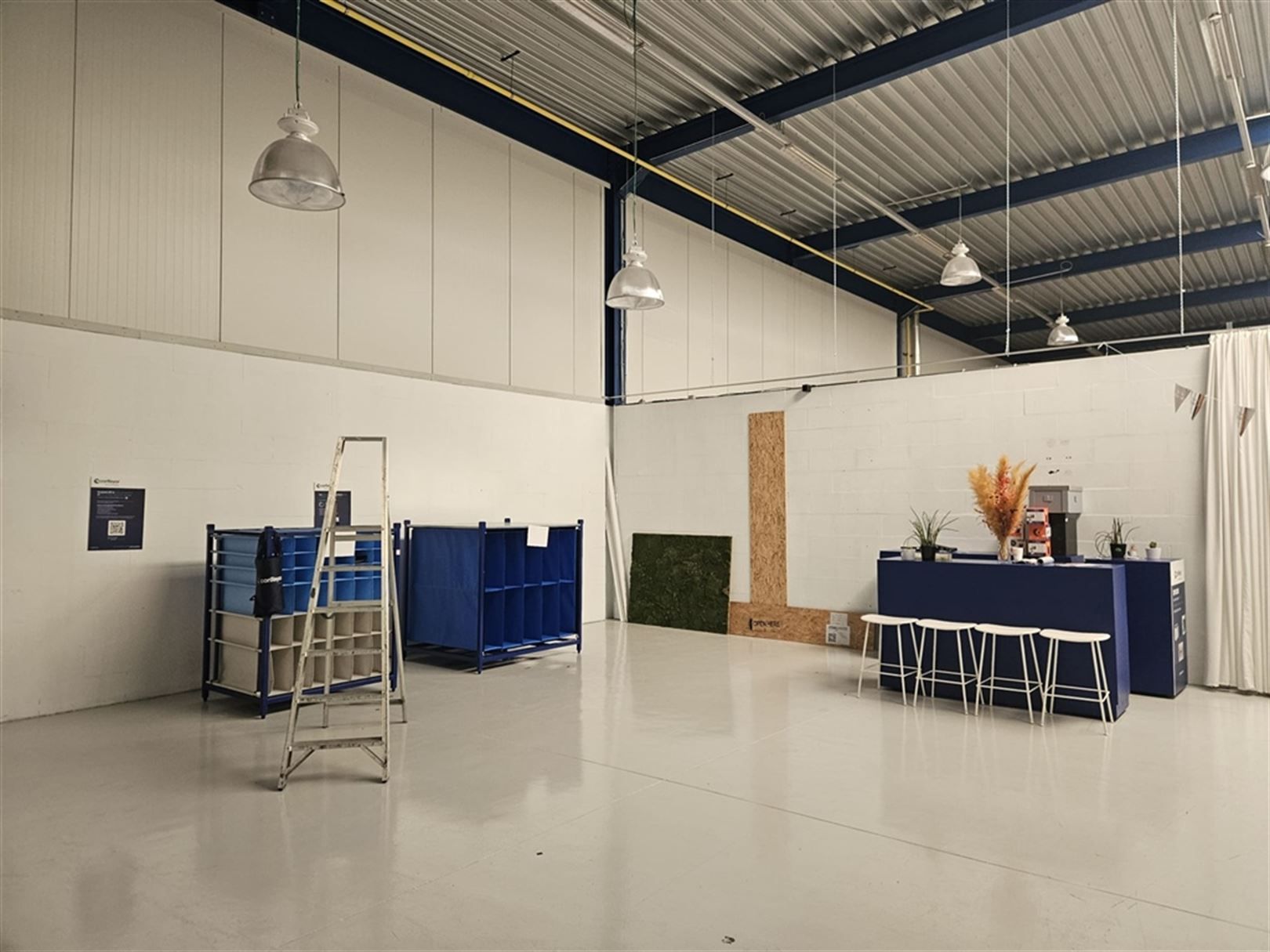 Magazijn met kantoren op topligging  foto 6