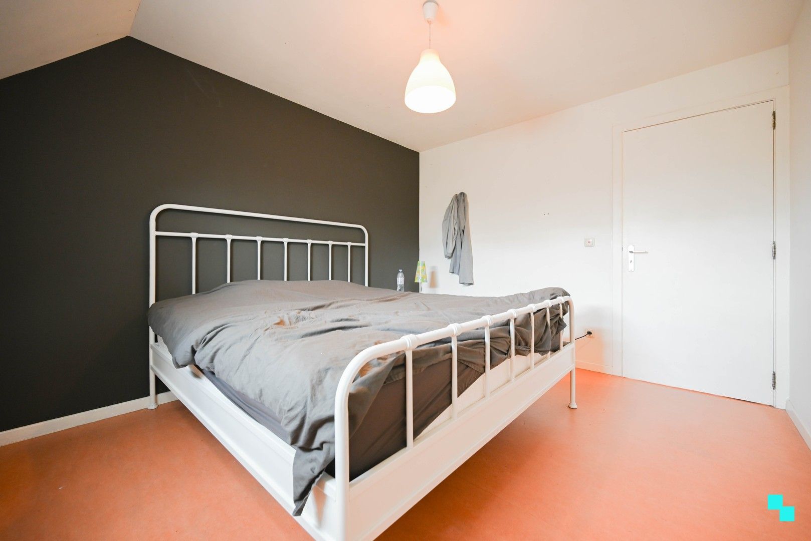 Alleenstaande, te renoveren villa in residentiële buurt foto 17
