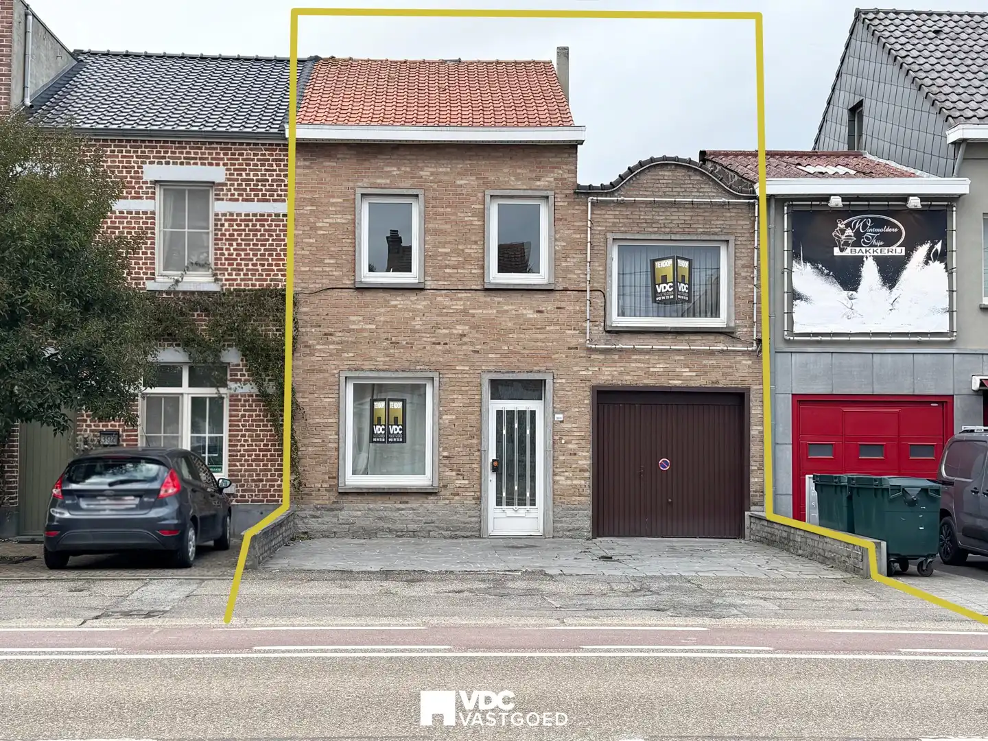 Te renoveren rijwoning met veel potentieel te Hoepertingen foto {{pictureIndex}}