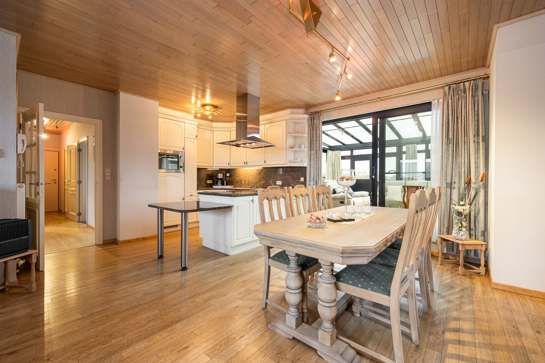 Dakappartement met lift, ruim terras, zolder en ruime garage. foto 4