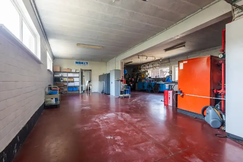 Handelspand (winkel) met woonst en magazijntje van +/- 130m². foto 3