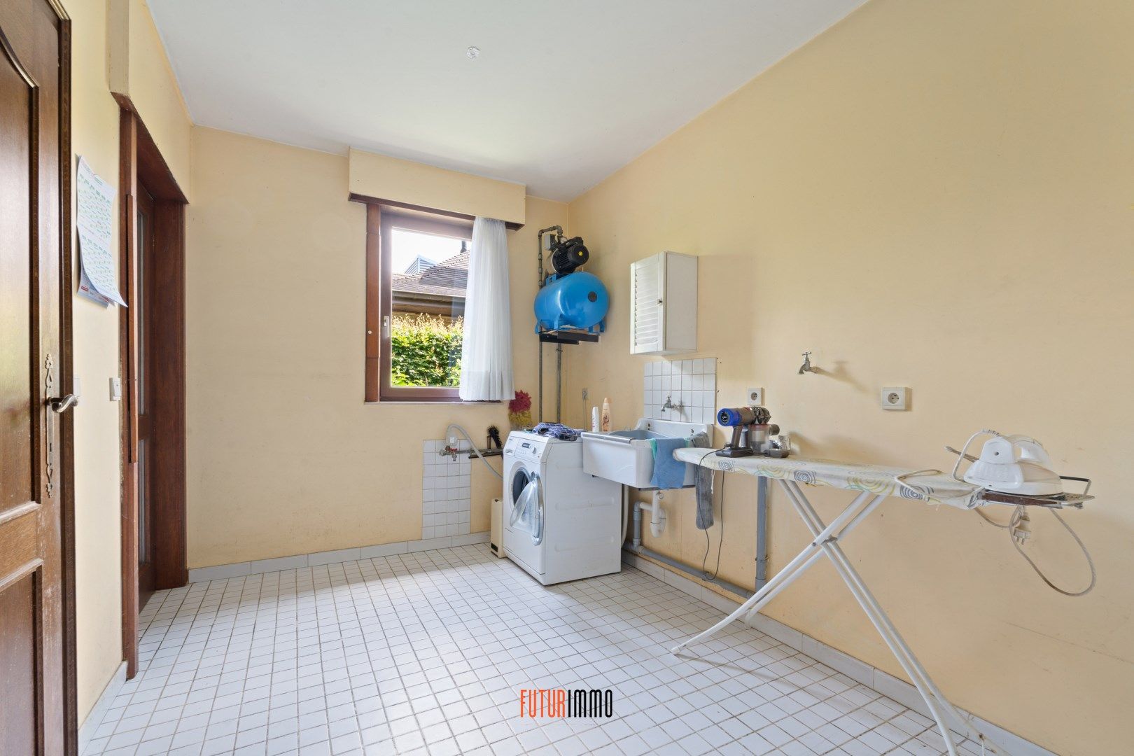 Open bebouwing met garage en ruime tuin foto 10