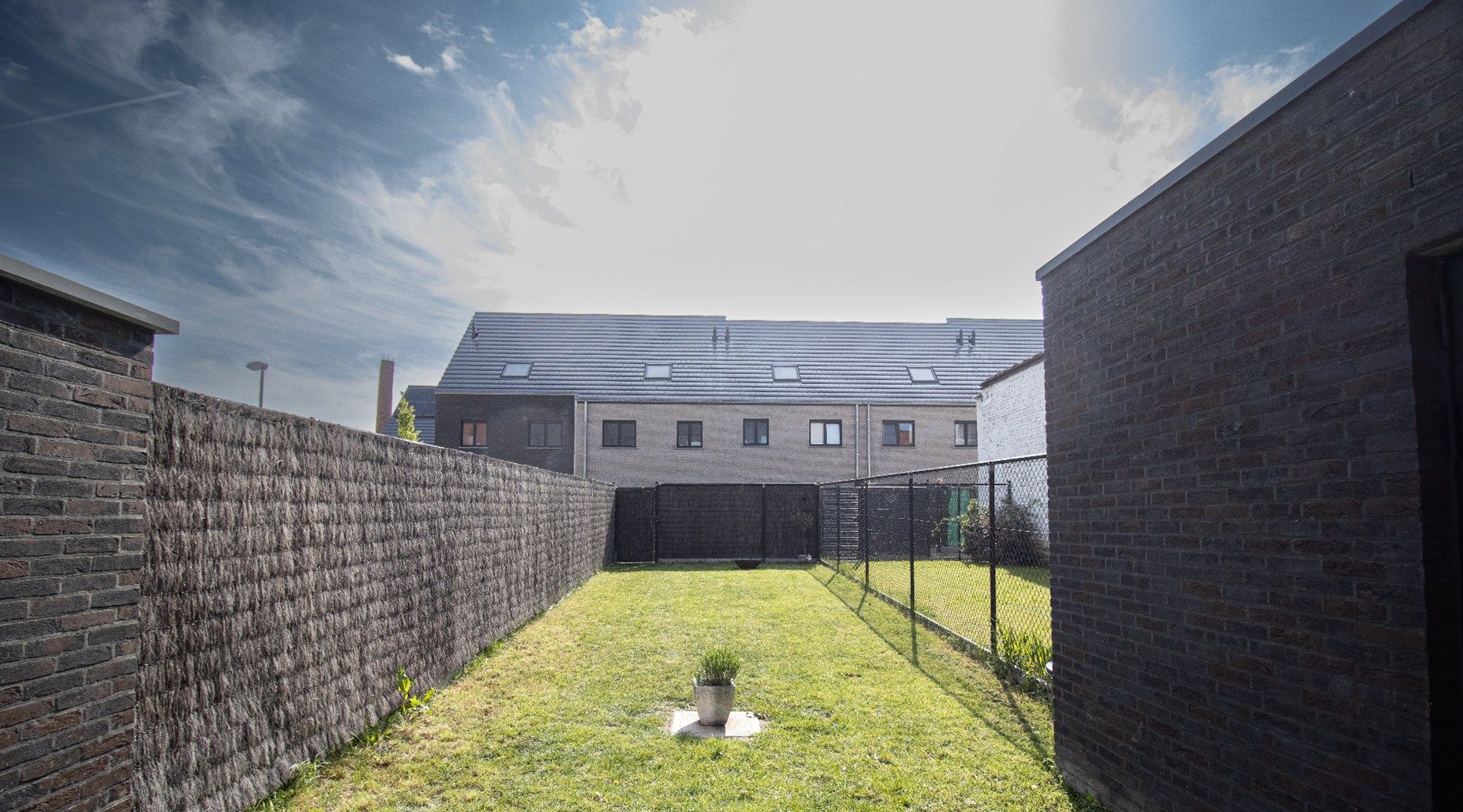 Rijwoning met 3 slaapkamers en tuin in Kortrijk foto 16