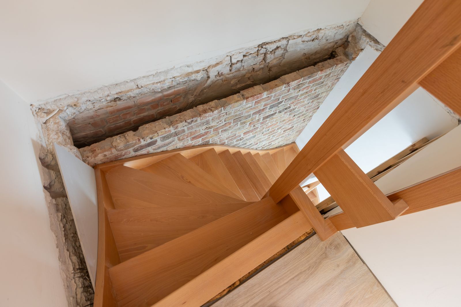 Grote eigendom met winkel, 2 appartement én prachtige loods foto 35