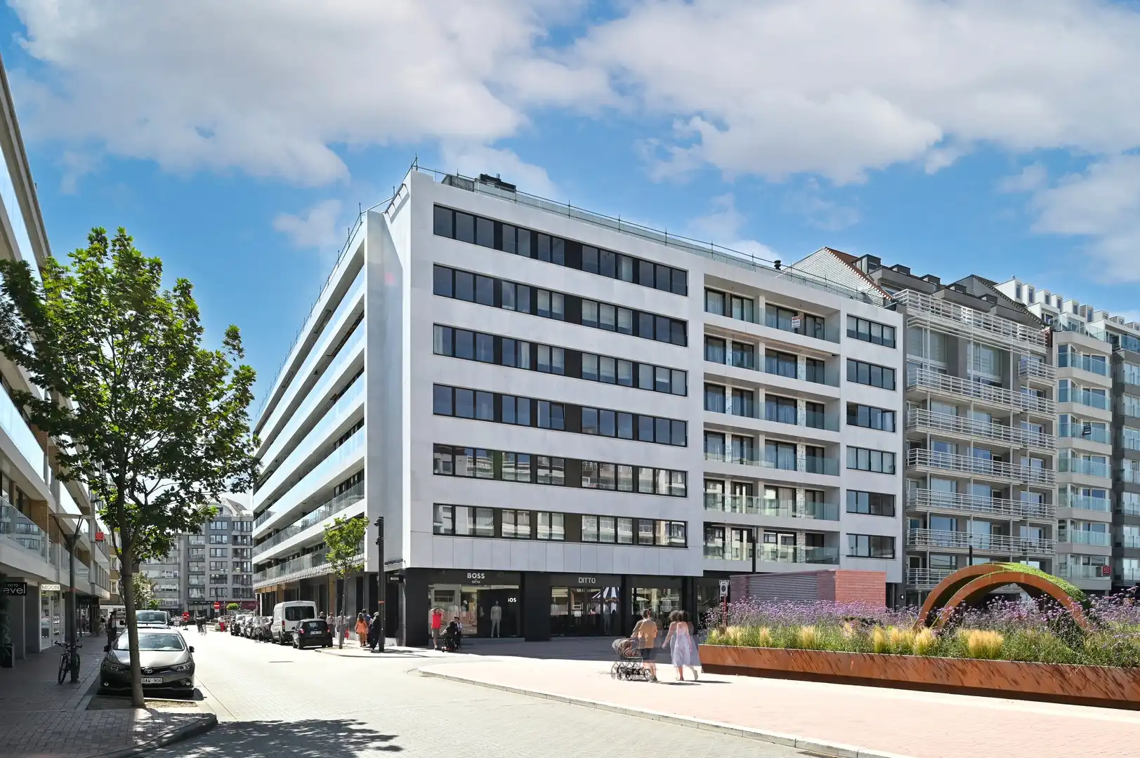 Volledig gerenoveerd appartement met zuidgericht terras heel centraal gelegen op de Kustlaan. foto 7