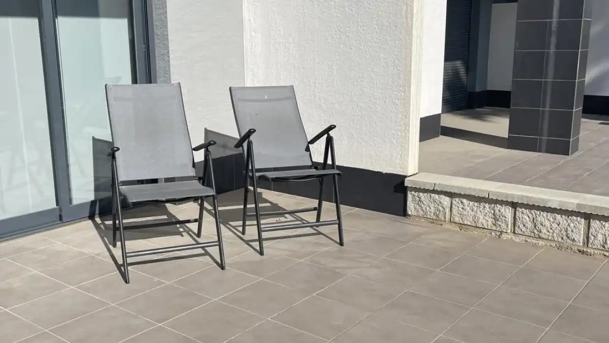 Mooi gelijkvloers appartement met 2 slpks en 2 badkamers foto 3