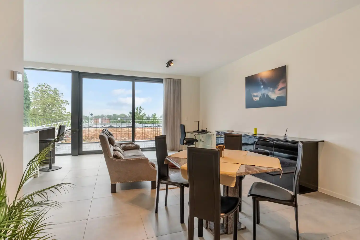 Recent en energiezuinig(A-label) appartement met 2 slaapkamers, 2 autostaanplaatsen, een ruim terras en een private berging te Korbeek-Lo! foto 8