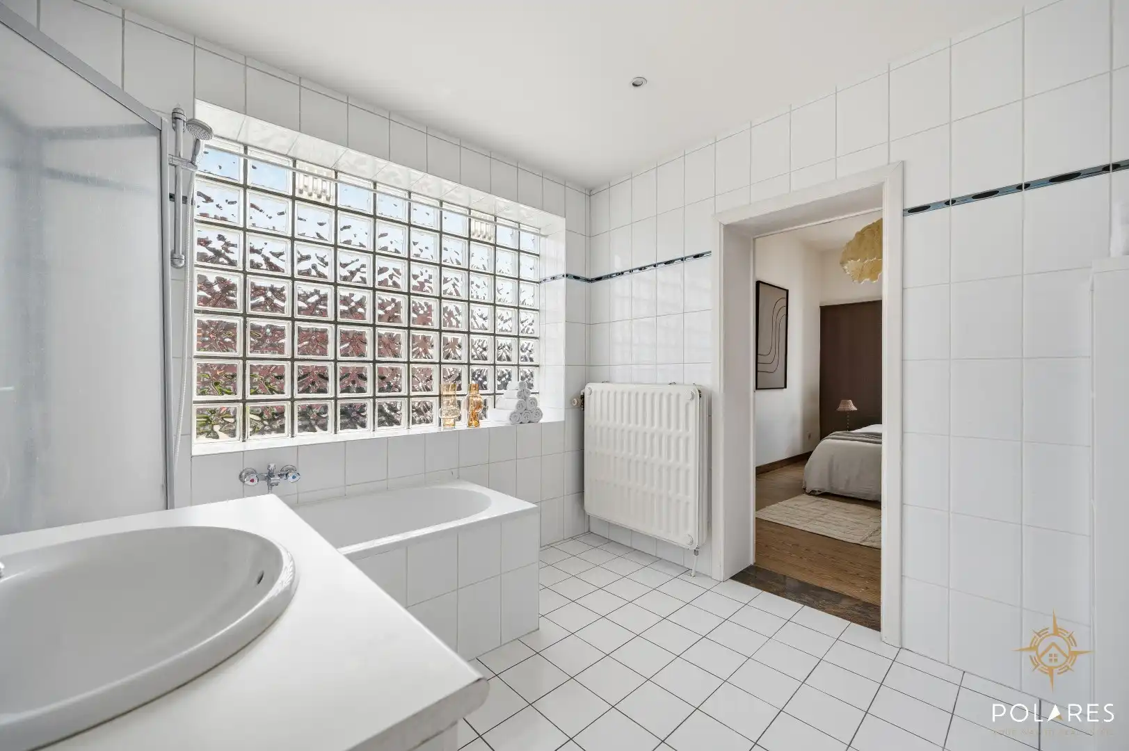 Charmant en instapklaar gelijkvloers appartement met koer en autostaanplaats foto 11