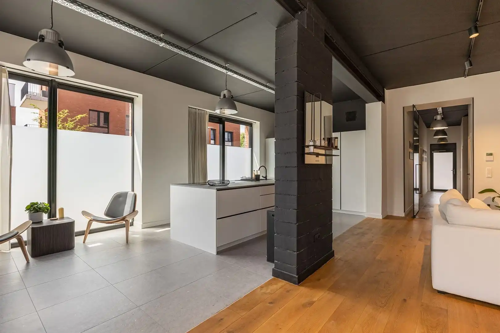 Ruime Loft met 3 kamers en tuintje foto 15