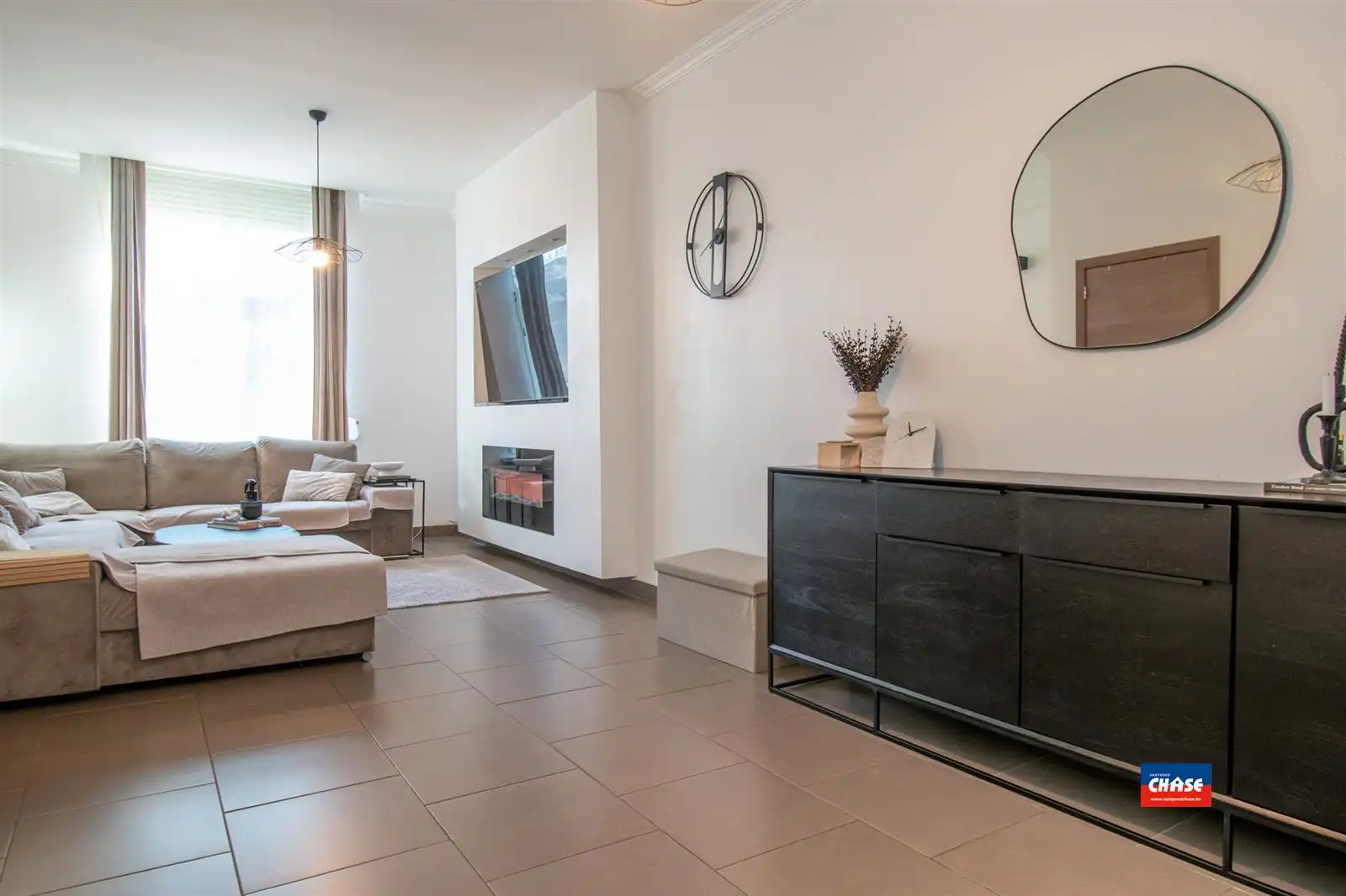 Charmante herenhuis met vier slaapkamers en twee badkamers foto 2