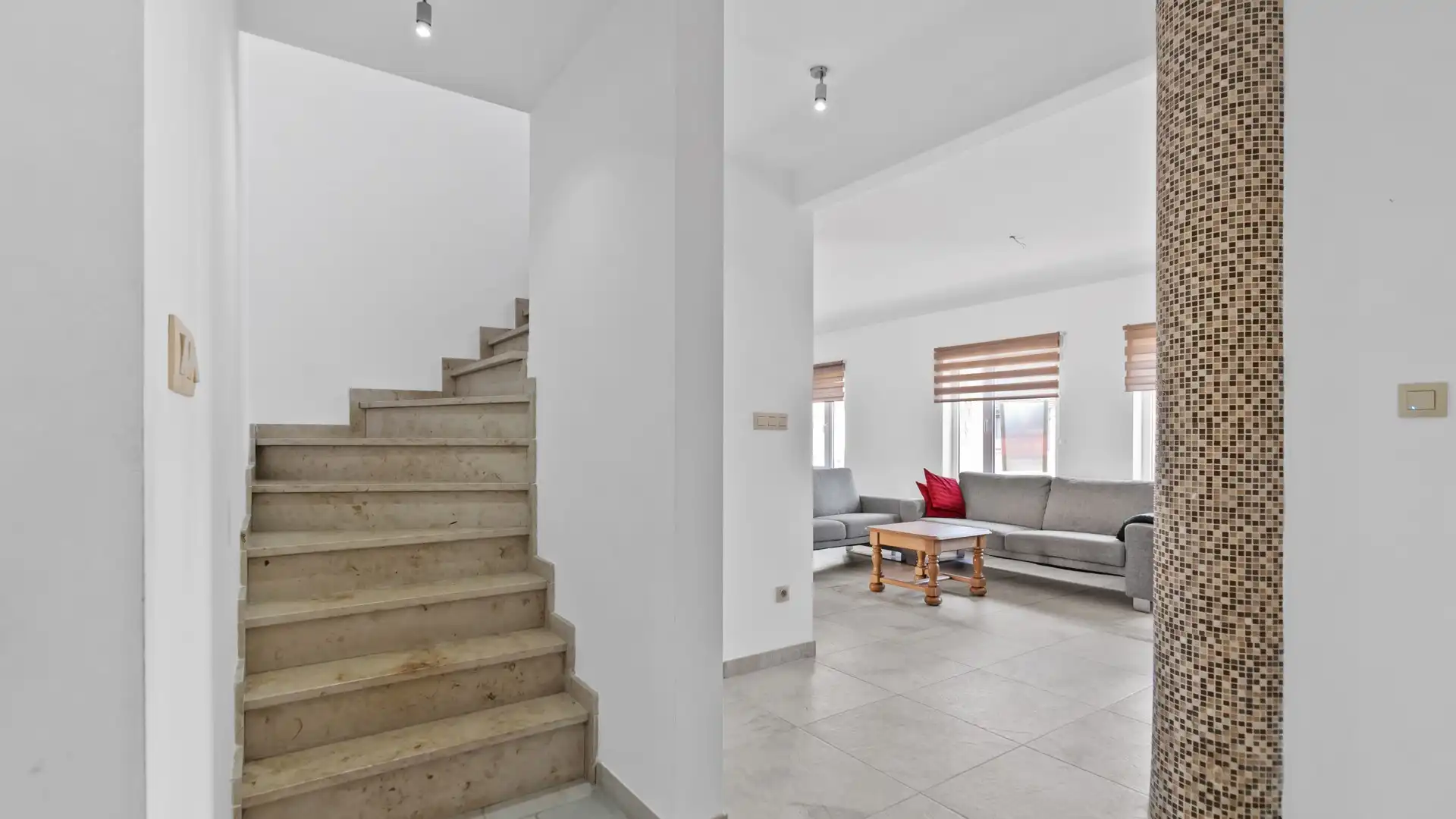 Wonen boven je zaak? Ontdek deze instapklare opportuniteit in het hart van Maasmechelen foto 30