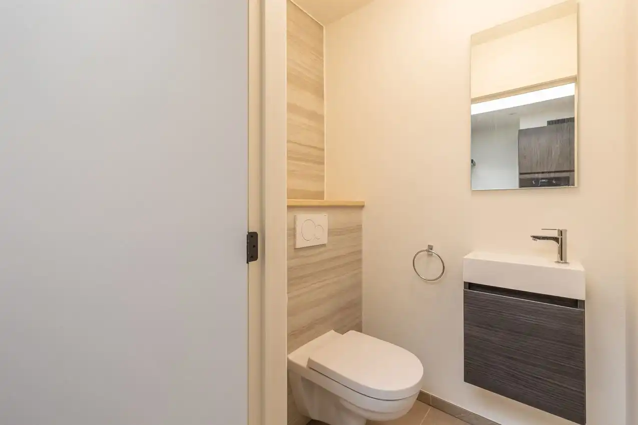 Vernieuwde rijwoning met drie slaapkamers en mooie tuin foto 12
