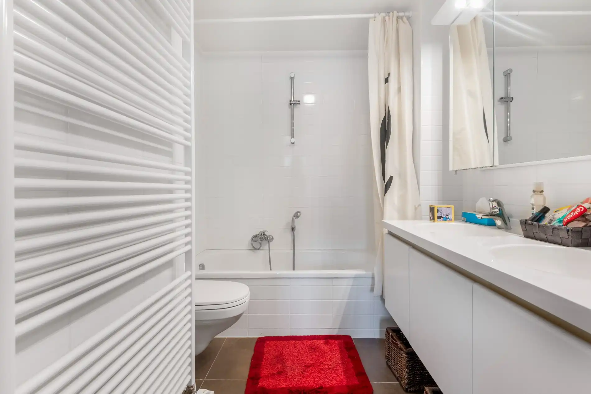 Recent en modern appartement met 2 slpk. gelegen op de belangrijkste winkelstraat van Knokke op wandelafstand van de zeedijk.  foto 11