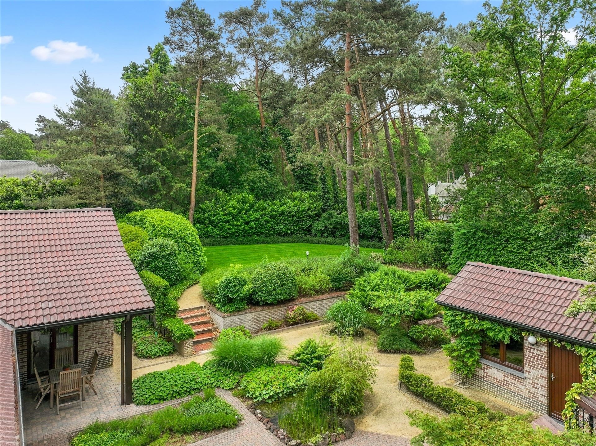 Prachtige villa met een mooie en zeer goed onderhouden tuin foto 4