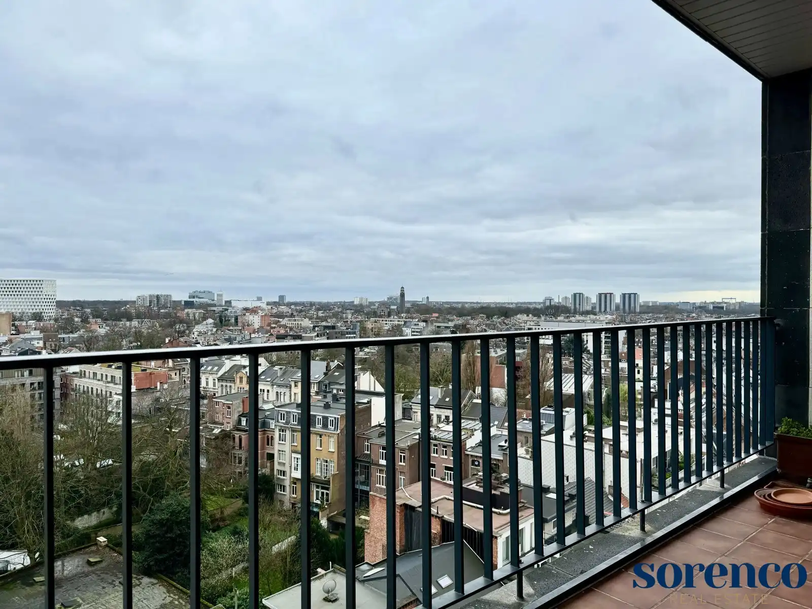 Ruim & lichtrijk  3 slaapkamer app. met Panoramisch Uitzicht foto 16