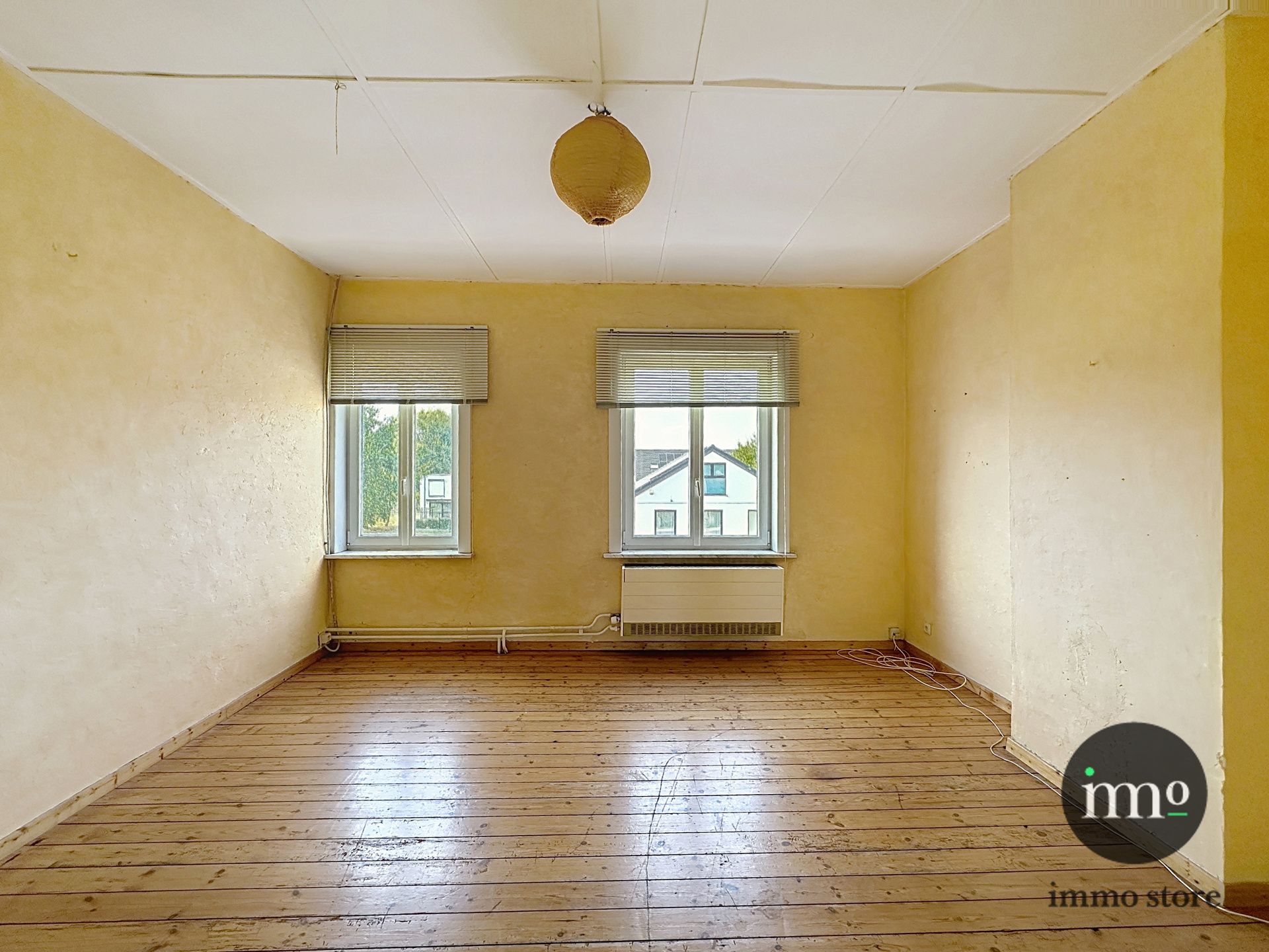 Deels te renoveren 3-gevel met mooie tuin en garage. foto 14