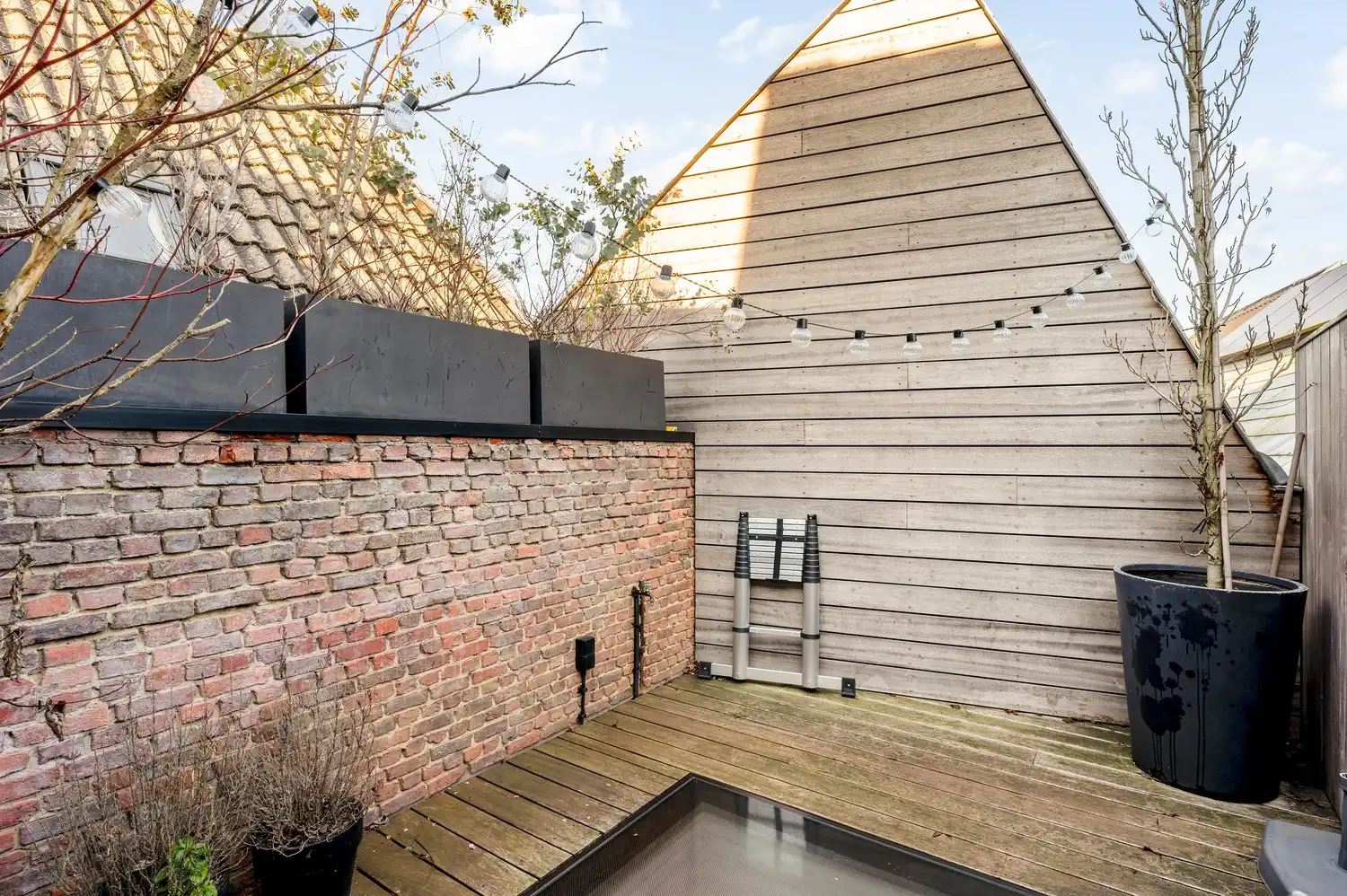 Karaktervolle erfgoedwoning op topligging tegenover de Sint-Gummaruskerk. foto 30