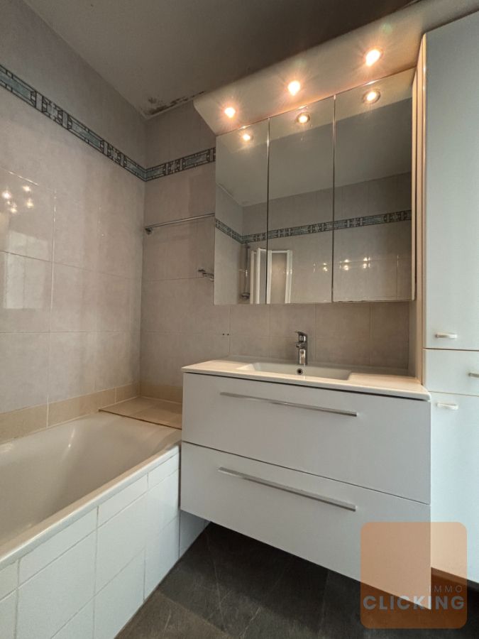 Lichtrijk 2 slaapkamer appartement met terras foto 17