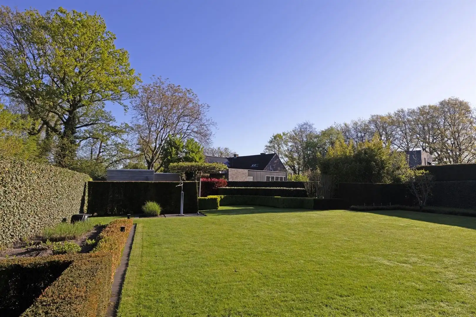 Goed onderhouden villa nabij het centrum foto 27