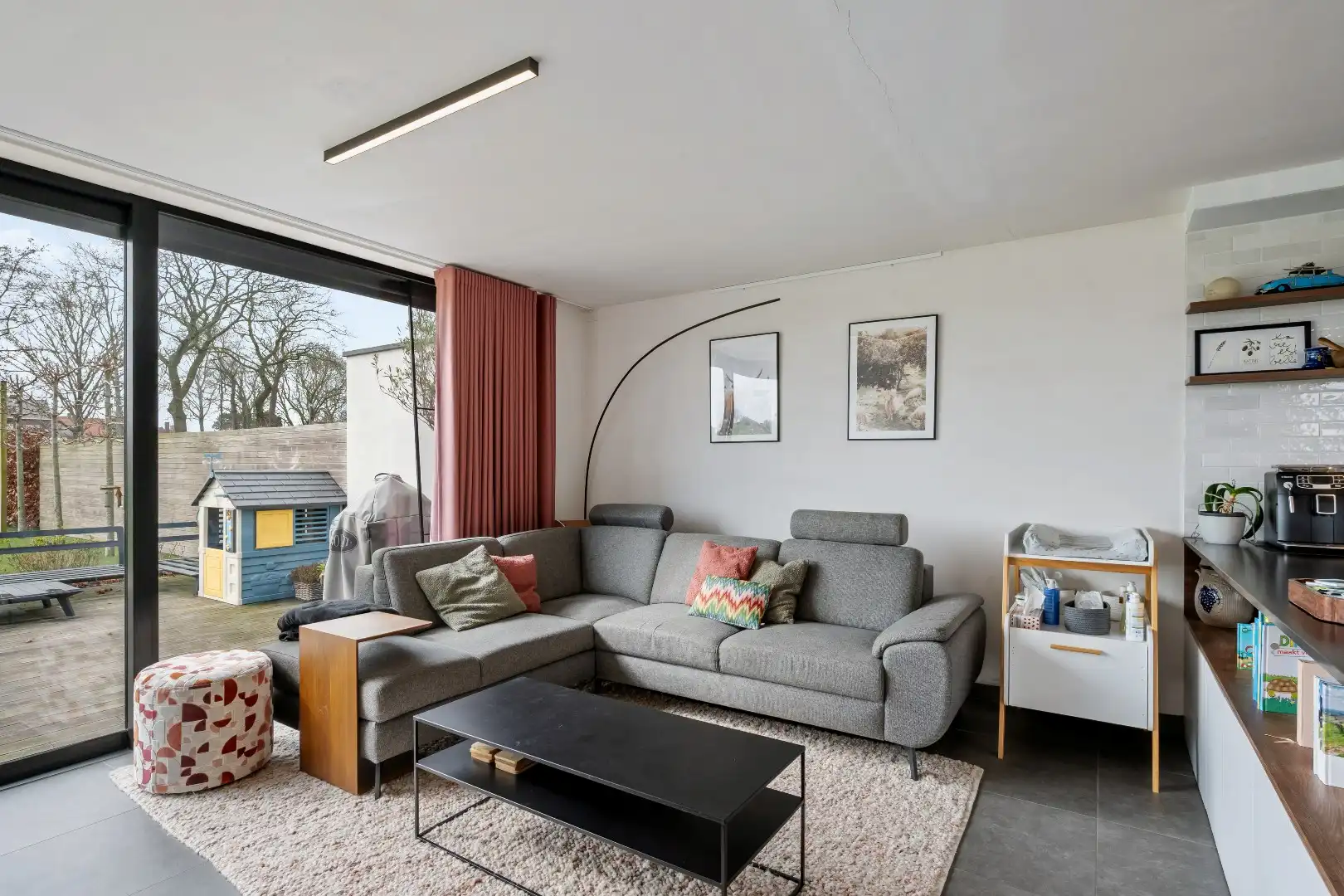 Recente en energiezuinige woning met 3 slaapkamers, ruime garage en tuin. foto 6