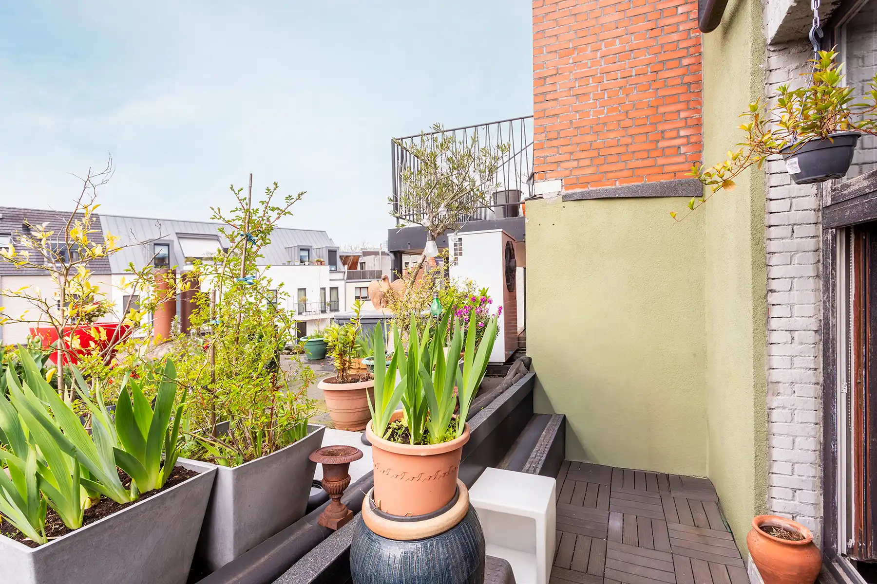 Authentieke woning met winkel en zicht op de Sint Pauluskerk. foto 15