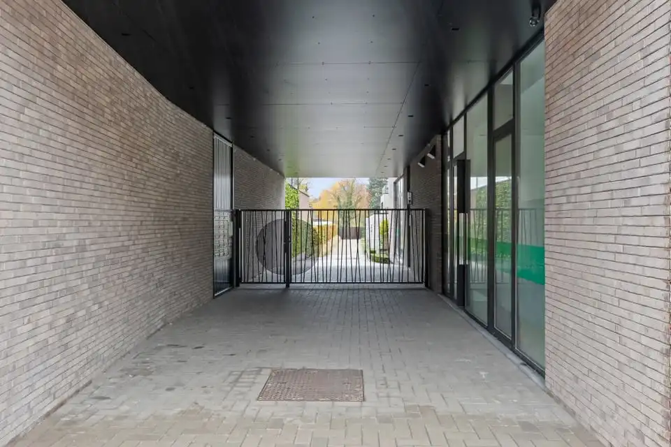 MODERN GELIJKVLOERS APPARTEMENT MET TERRAS EN STAANPLAATS IN SINT-TRUIDEN foto 34