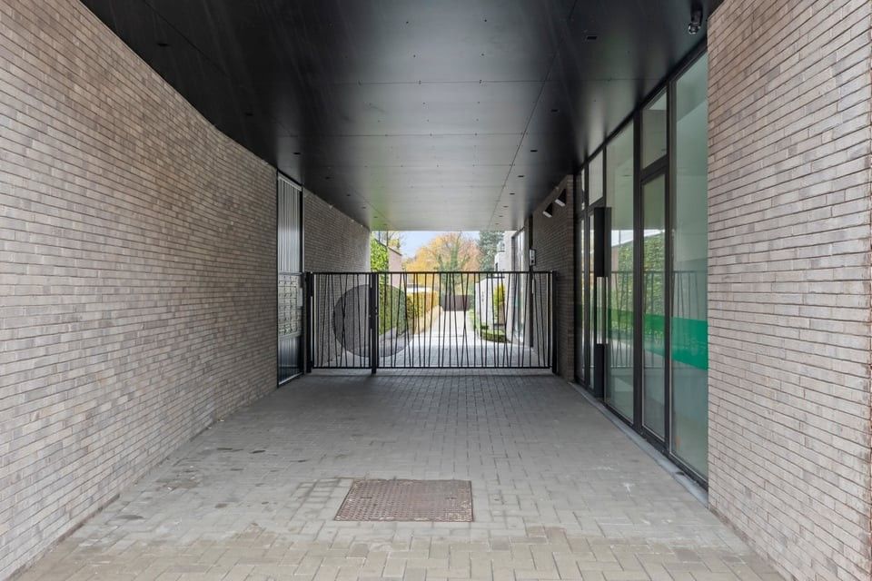 MODERN GELIJKVLOERS APPARTEMENT MET TERRAS EN STAANPLAATS IN SINT-TRUIDEN foto 34