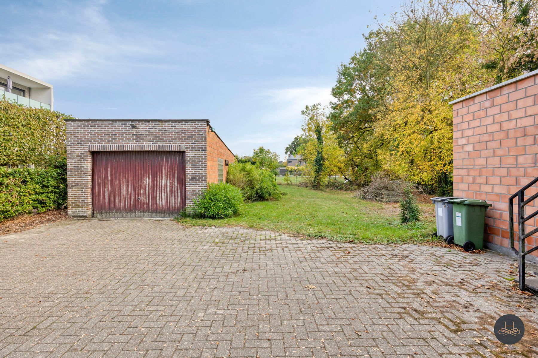 Ruime woning met handelsruimte en veel potentieel foto 27