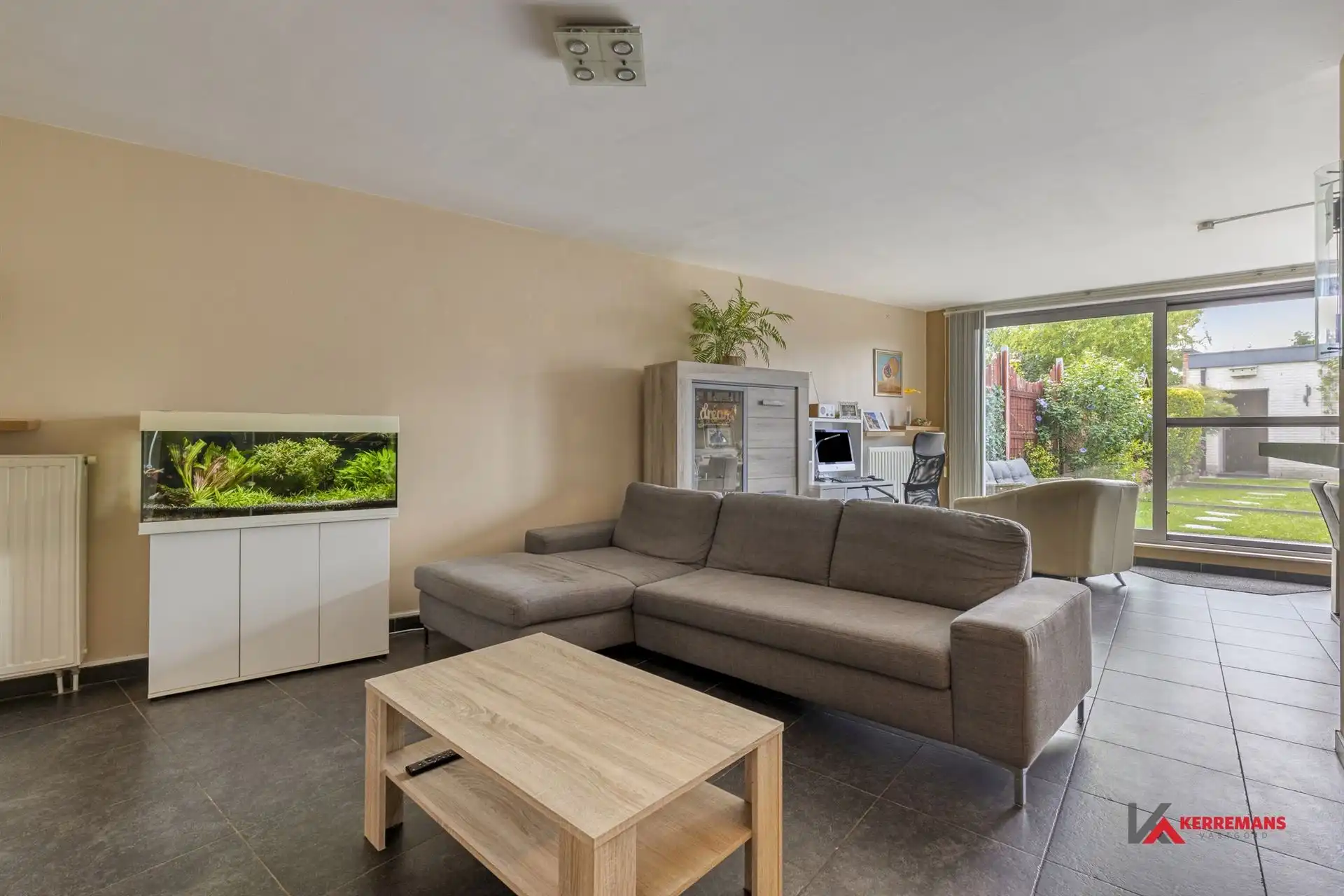 Gelijkvloers appartement met 2 slaapkamers, tuin & garage.  foto 2