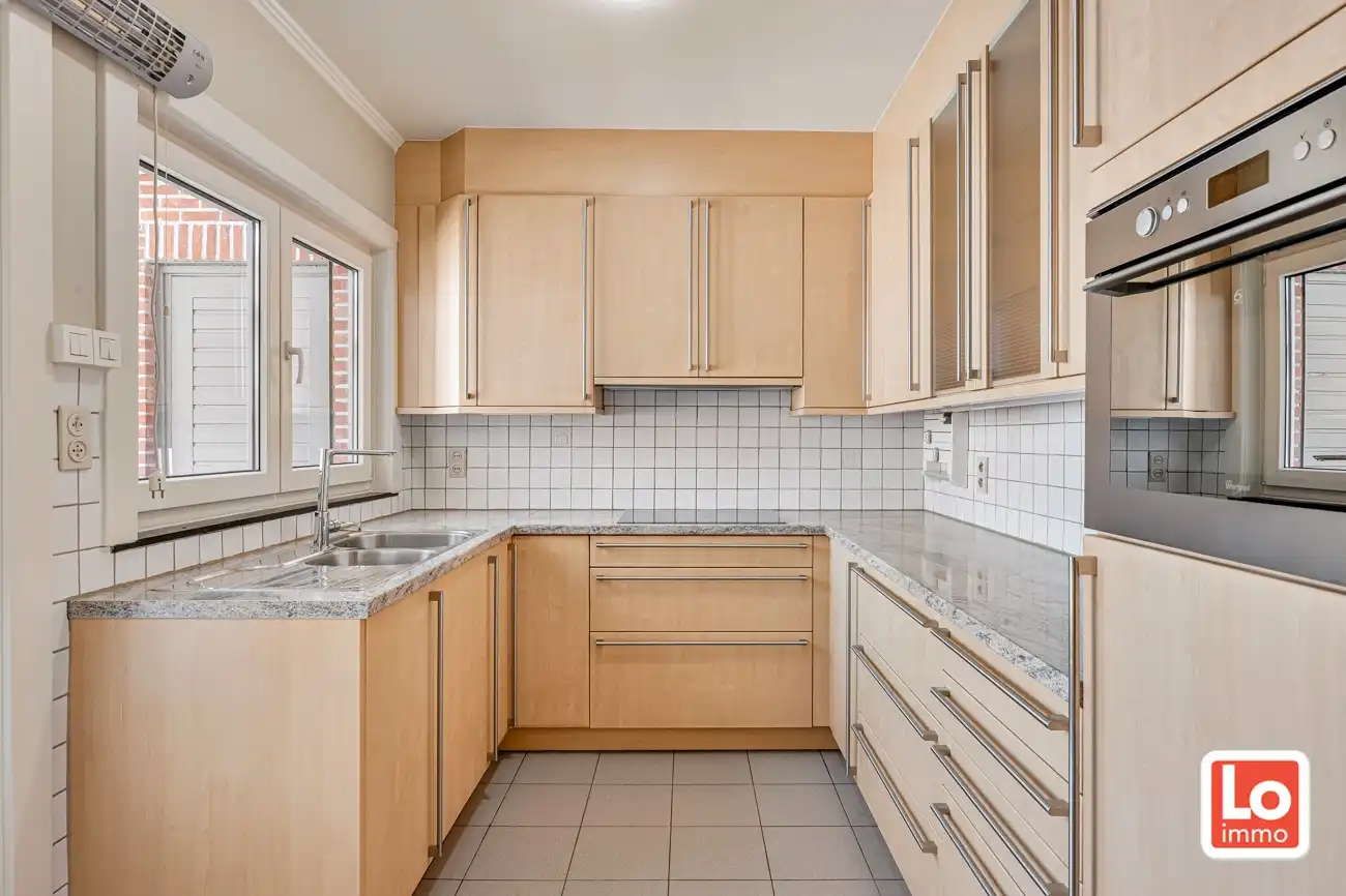 Verder te renoveren halfopen woning en afzonderlijke dubbele garage en stadstuin op een gemakkelijk bereikbare locatie in Hamme! foto 9