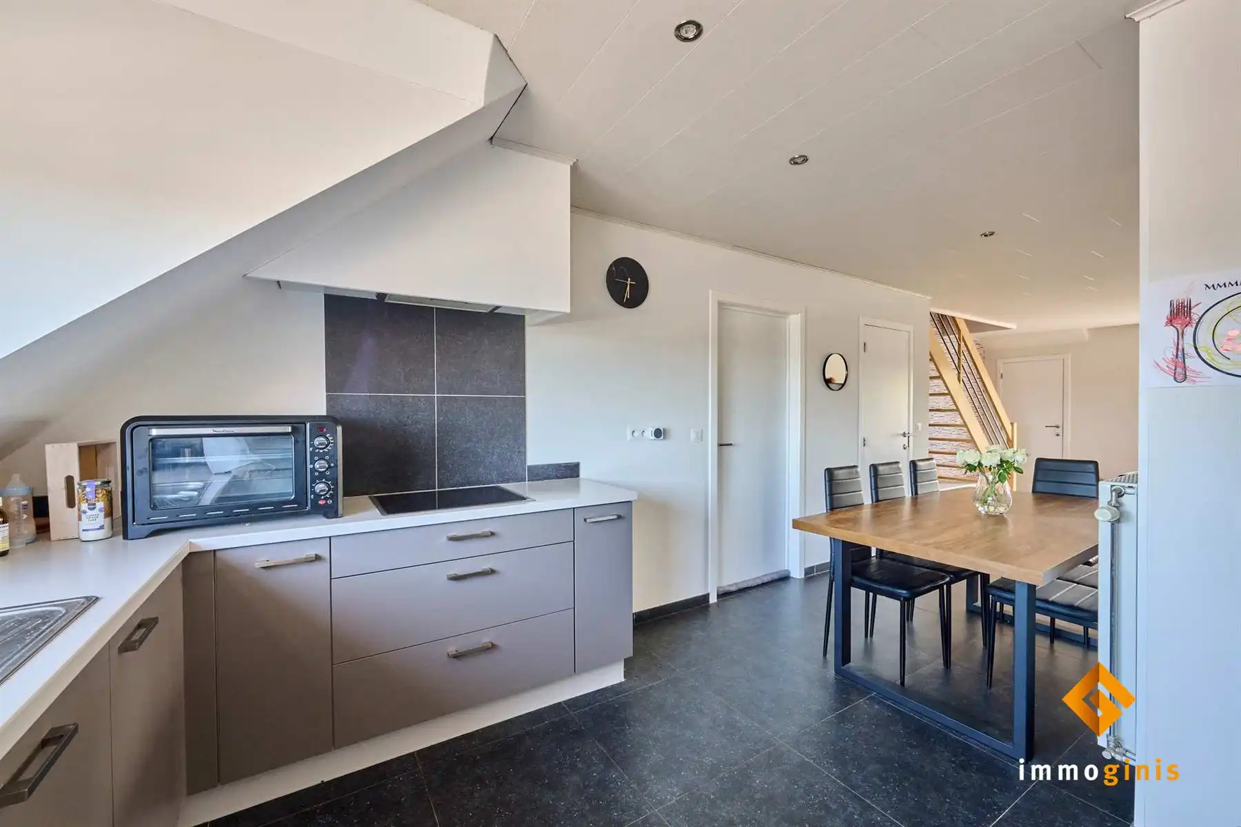 Verrassend ruim 1-slaapkamerappartement met zonnig terrasje, vlakbij centrum Leopoldsburg! foto 8