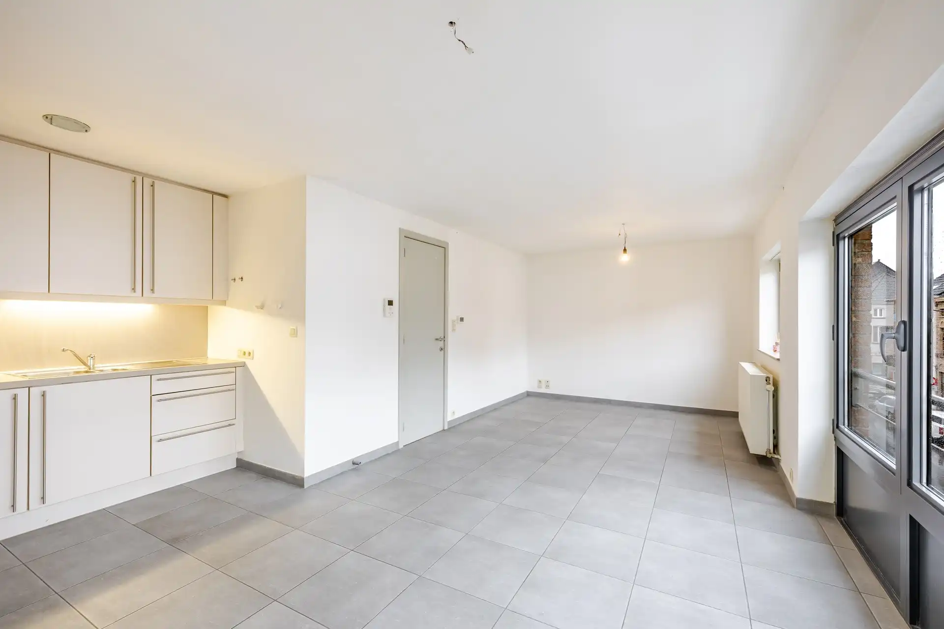 Ruim appartement met twee slaapkamers in het centrum van Aalst foto {{pictureIndex}}