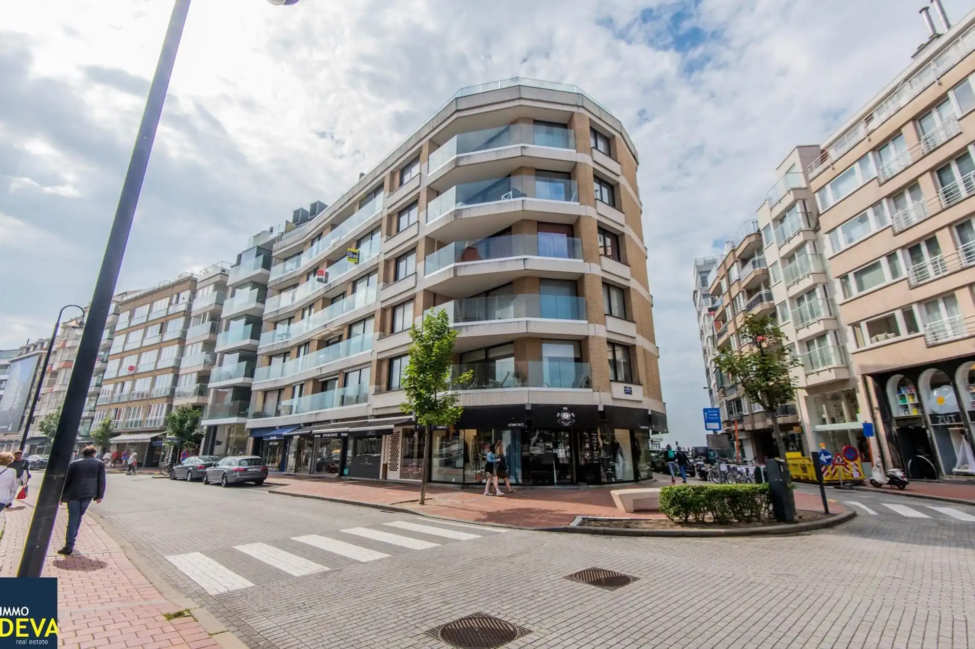 Zeer mooi vernieuwd 3-slaapkamer appartement met open zicht centraal gelegen op de Kustlaan in het Zoute. foto 18