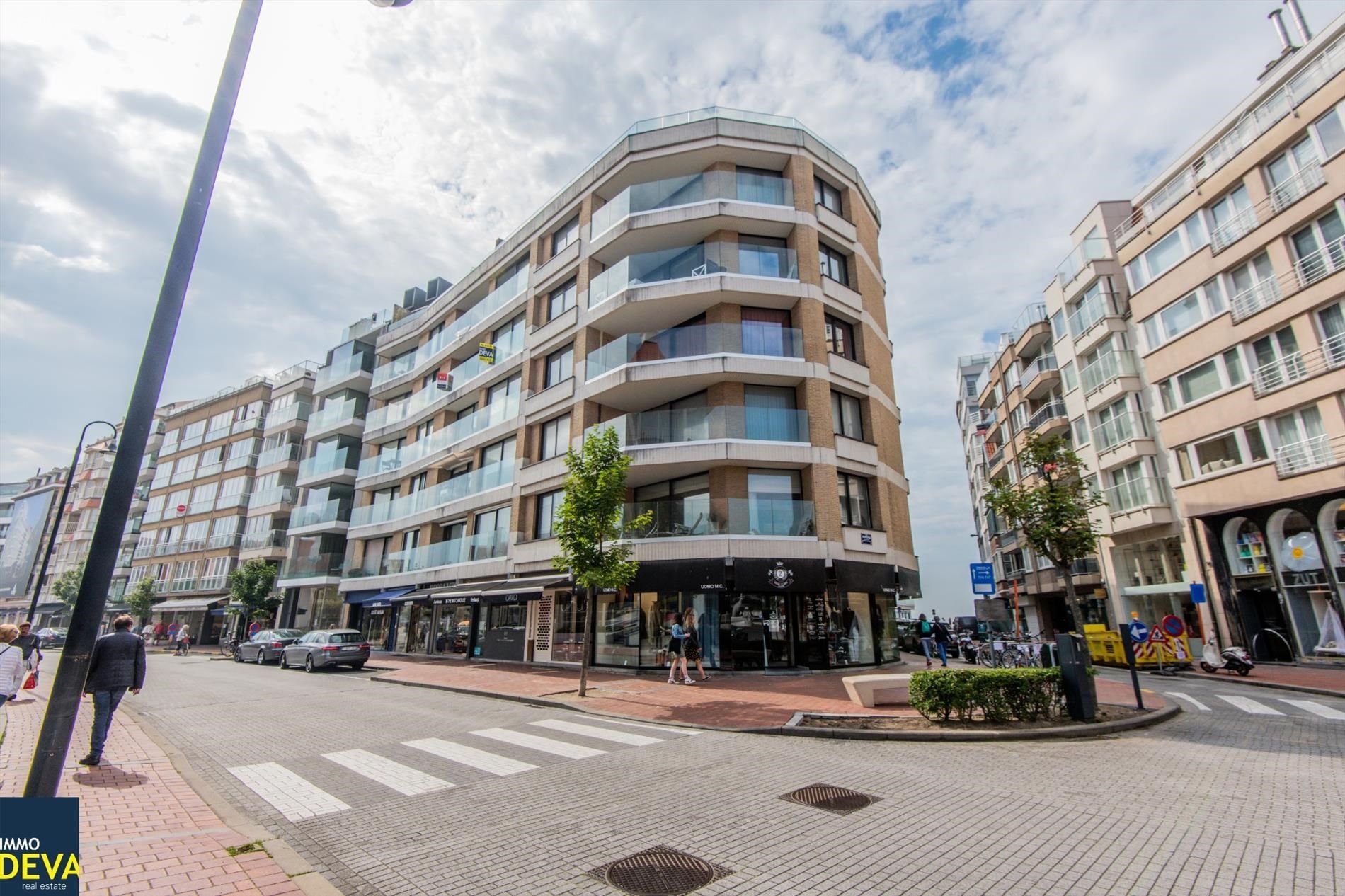 Zeer mooi vernieuwd 3-slaapkamer appartement met open zicht centraal gelegen op de Kustlaan in het Zoute. foto 18