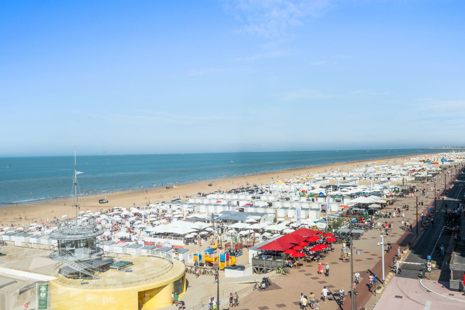 Prachtig hoekappartement met panoramisch zeezicht foto 1