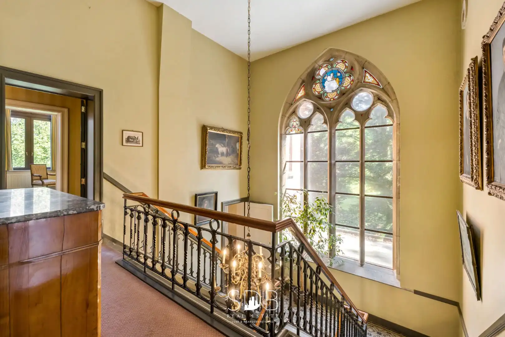 Prachtig kasteel met omringend park, weilanden en stalgebouw op circa 5hectare foto 21