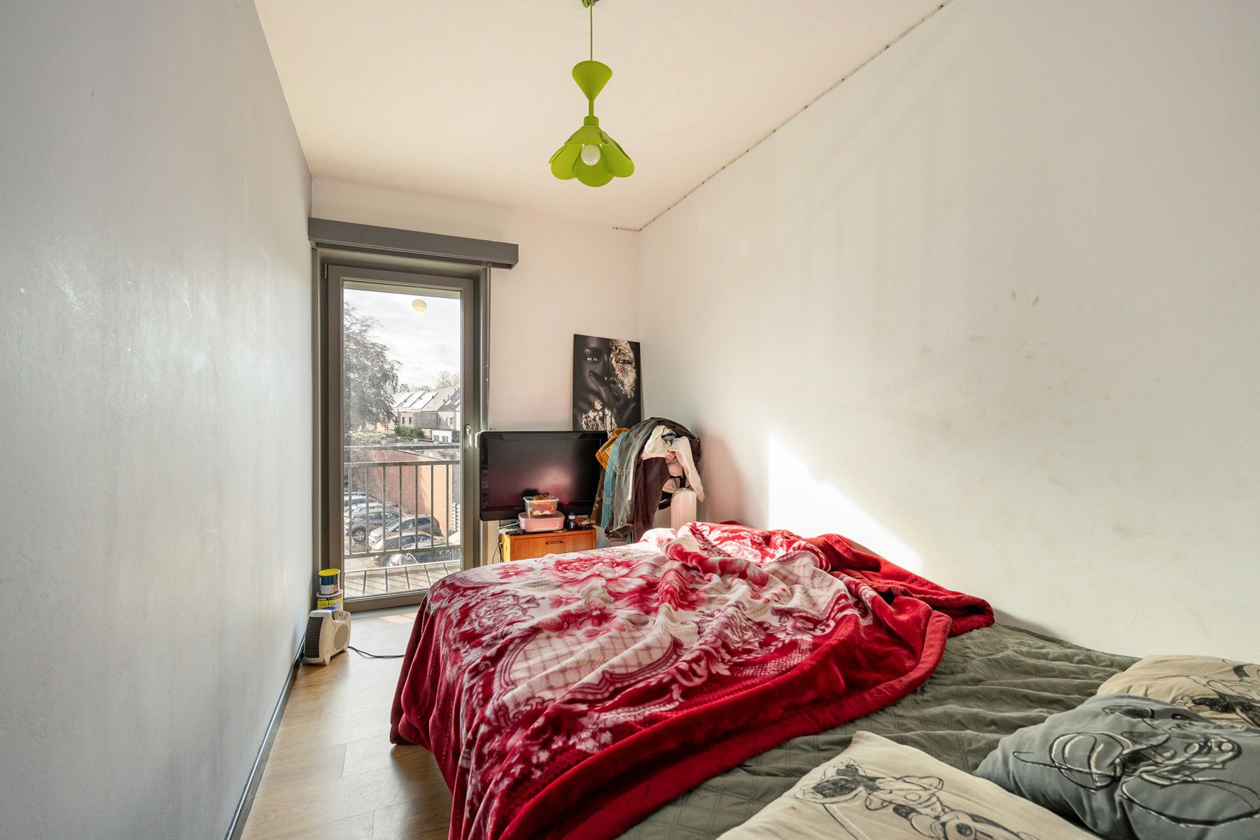 Een appartement op de tweede verdieping links met terras, autostaanplaats en garage. foto 3