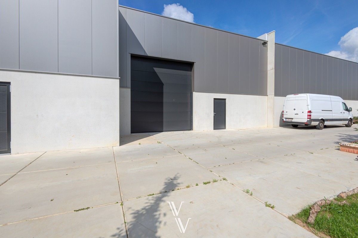 Te huur: Ruim Magazijn met parking foto 10