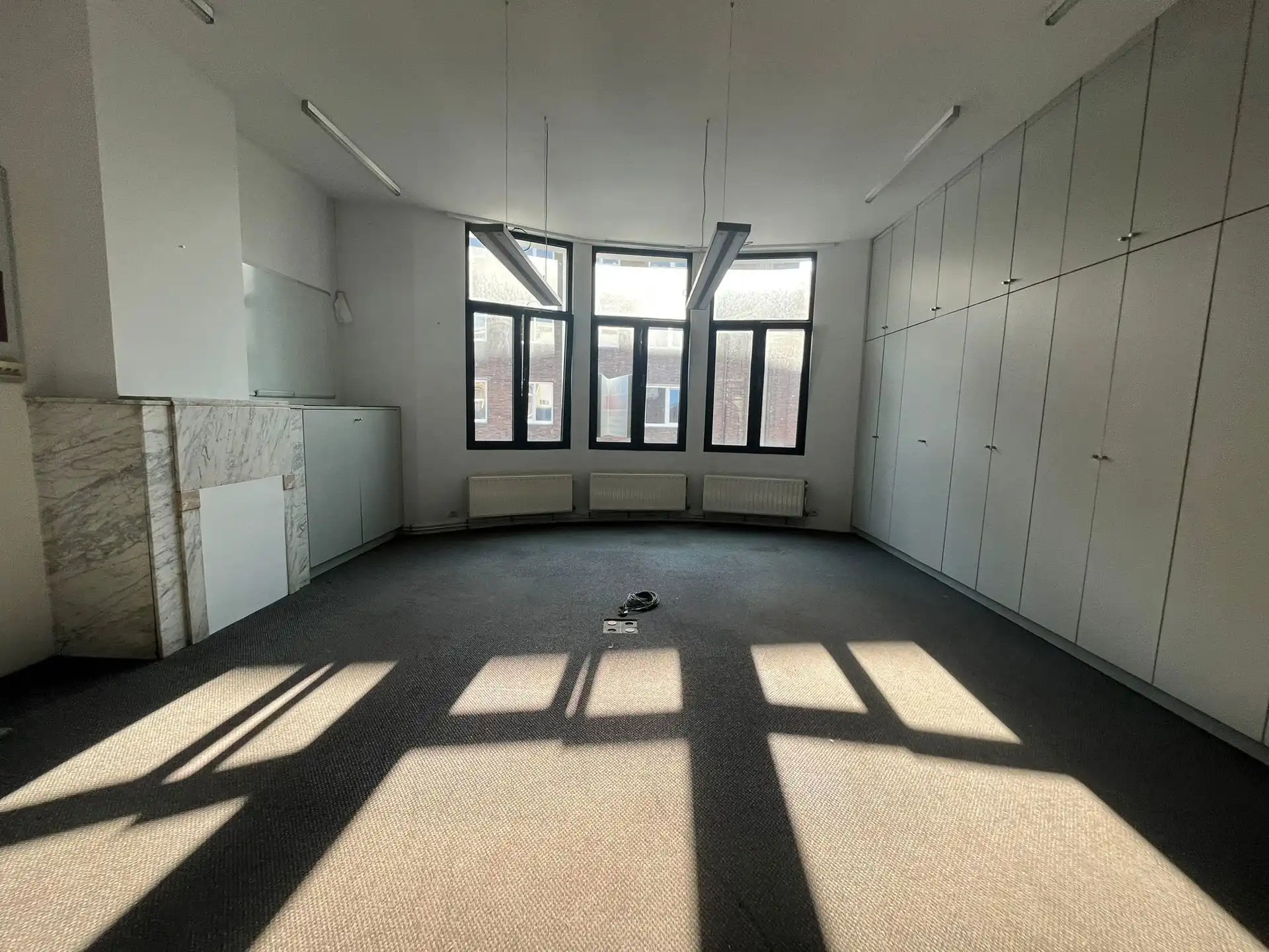 Kantoorgebouw te koop in Merksem foto 3