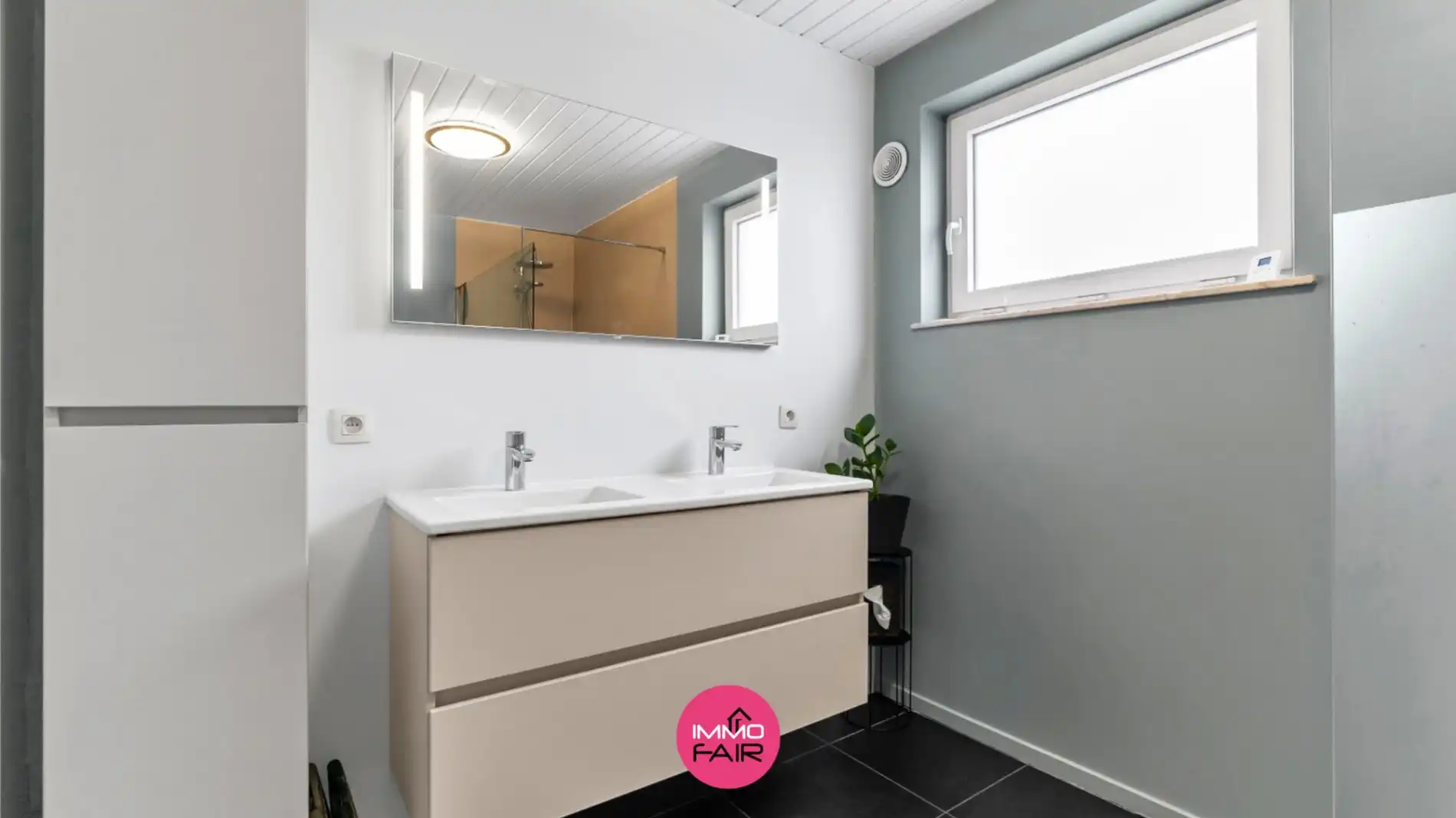 Ruime, instapklare gezinswoning op slechts een kwartiertje van Maastricht! foto 9