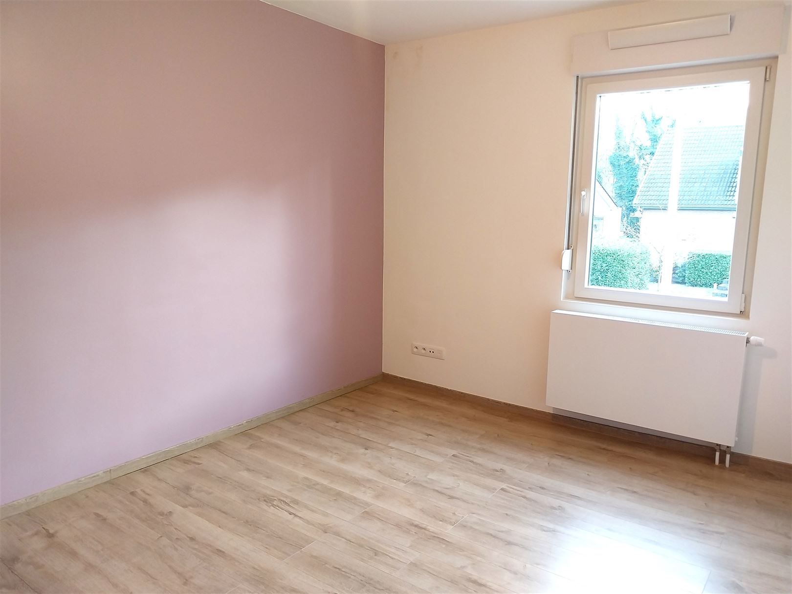 TE HUUR: Gerenoveerde halfopen bebouwing met 3 slaapkamers en ruime tuin! foto 18