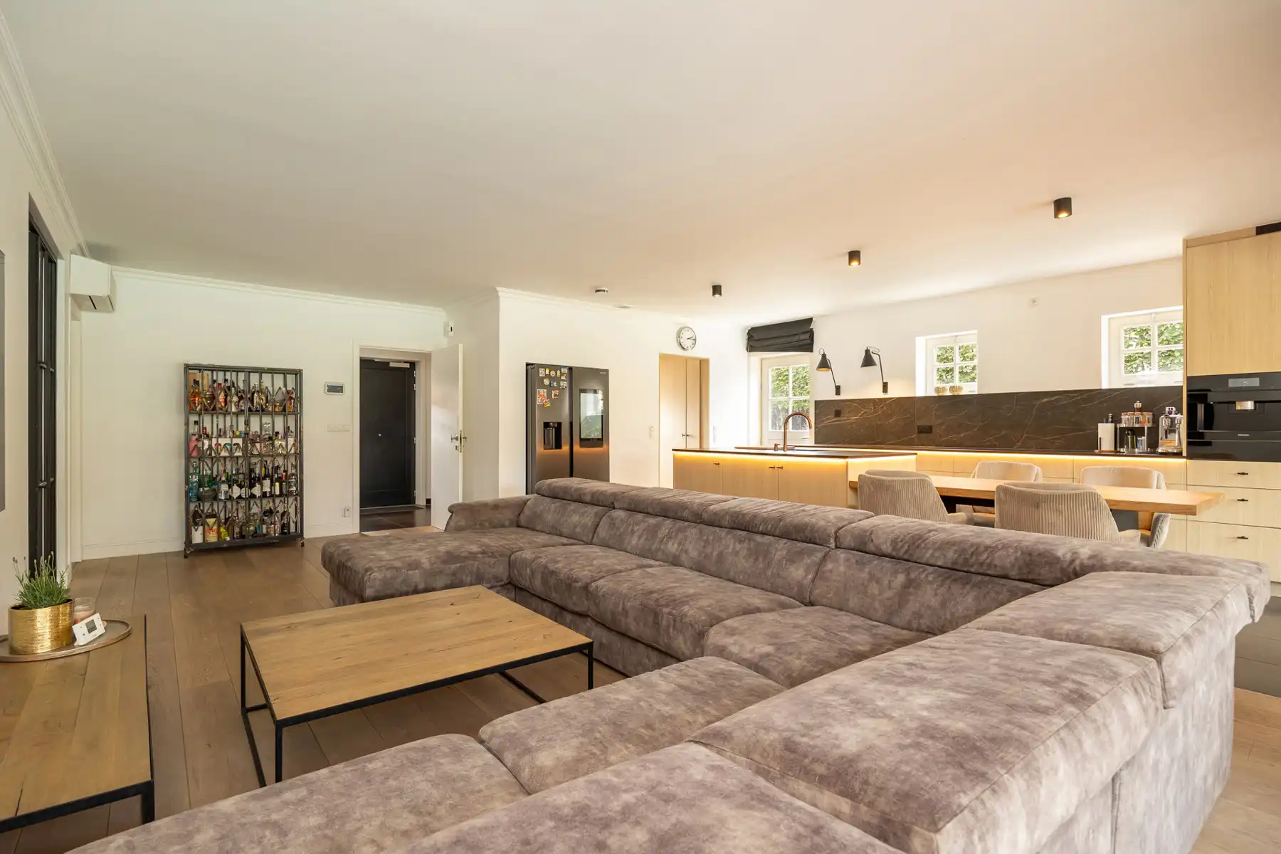 Villa met zwembad en paardenaccomodatie foto 9