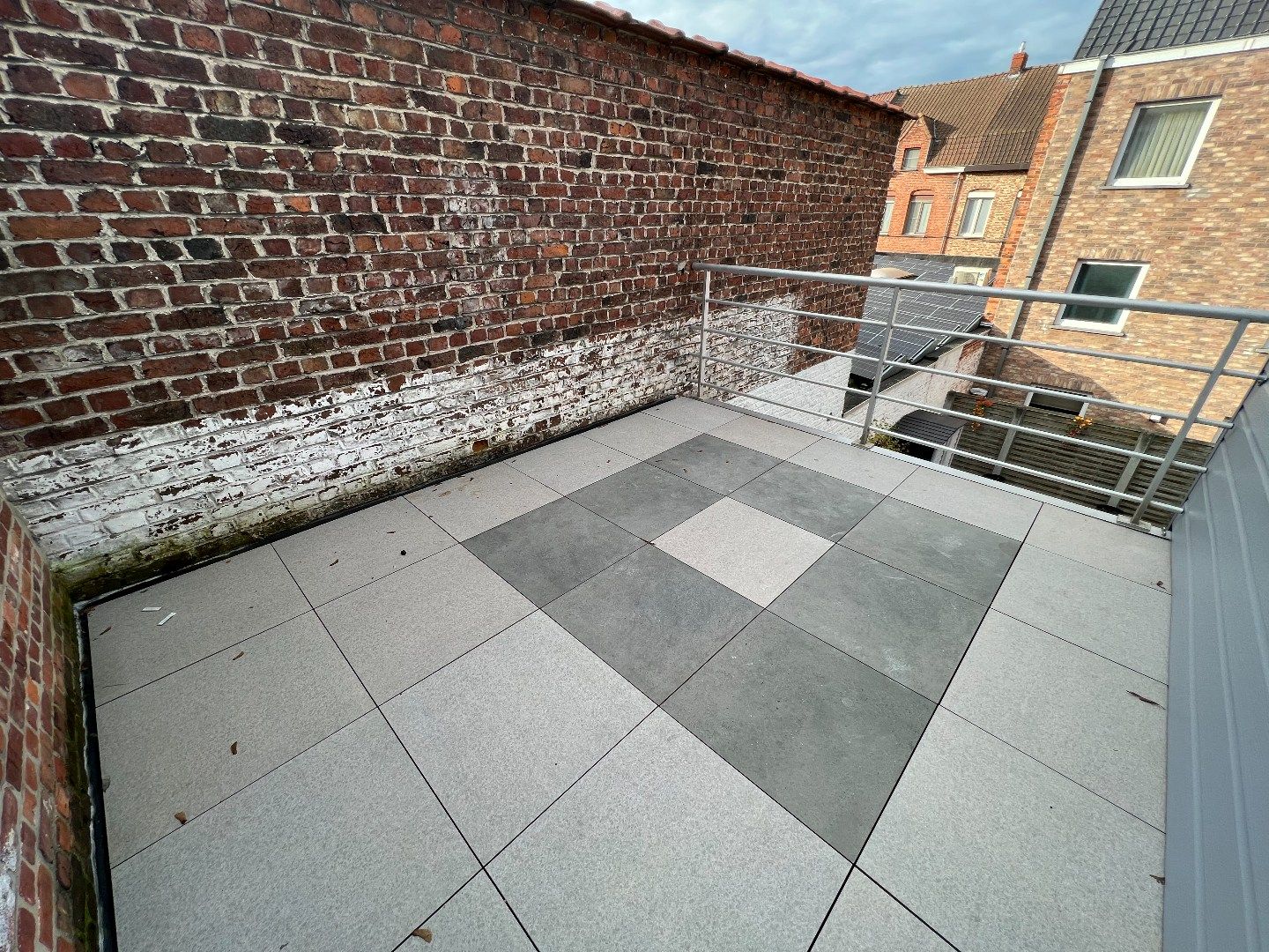 GEZELLIG APPARTEMENT MET APARTE SLAAPKAMER EN TERRAS VLAKBIJ STATION foto 2