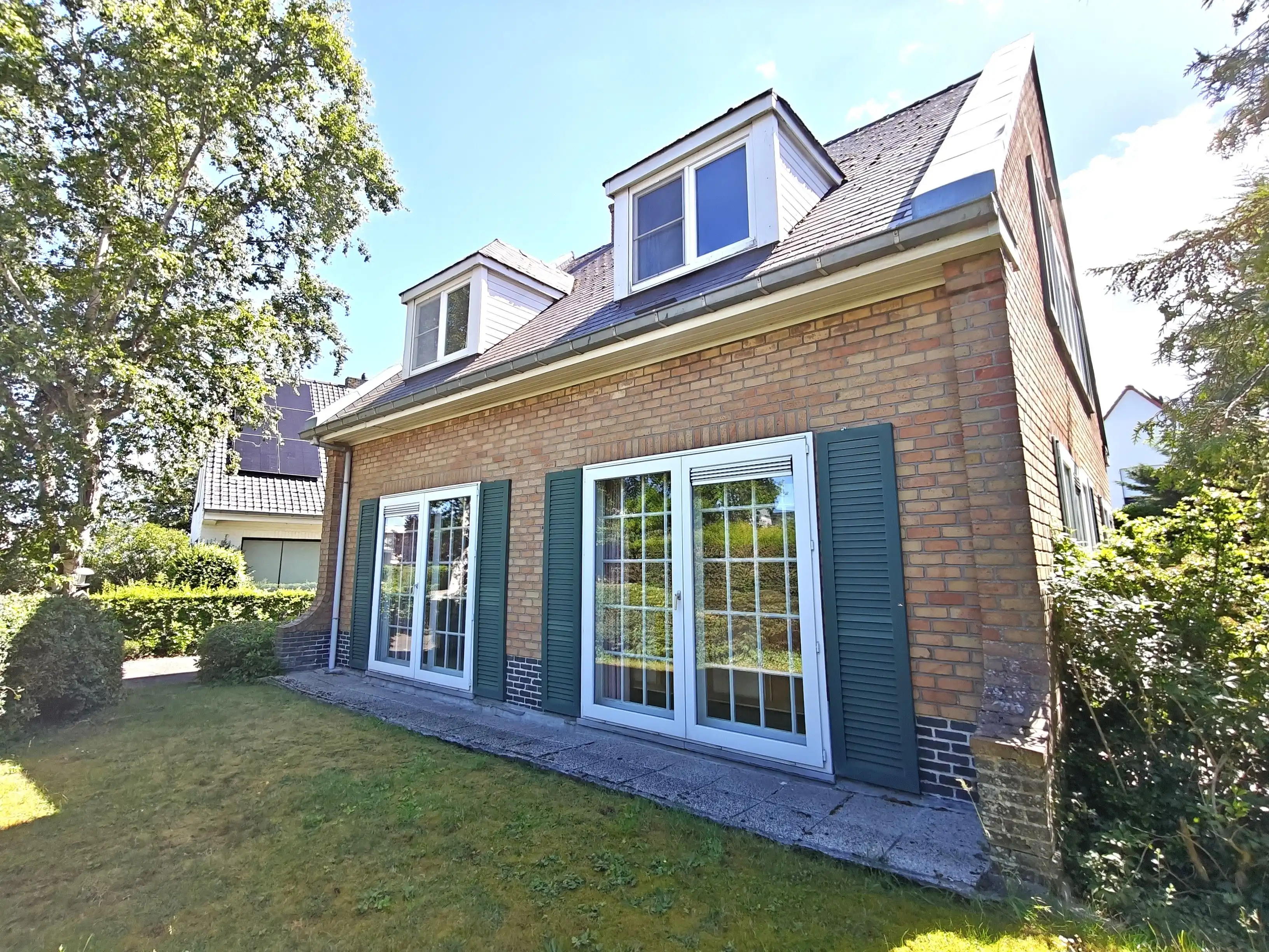 Ruime vrijstaande villa met dubbele garage op toplocatie in Oostende! foto 5