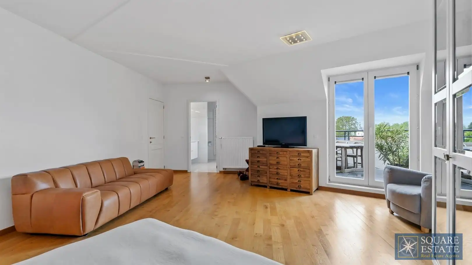 Charmante duplex gelegen op de prachtige Marktplein foto 9