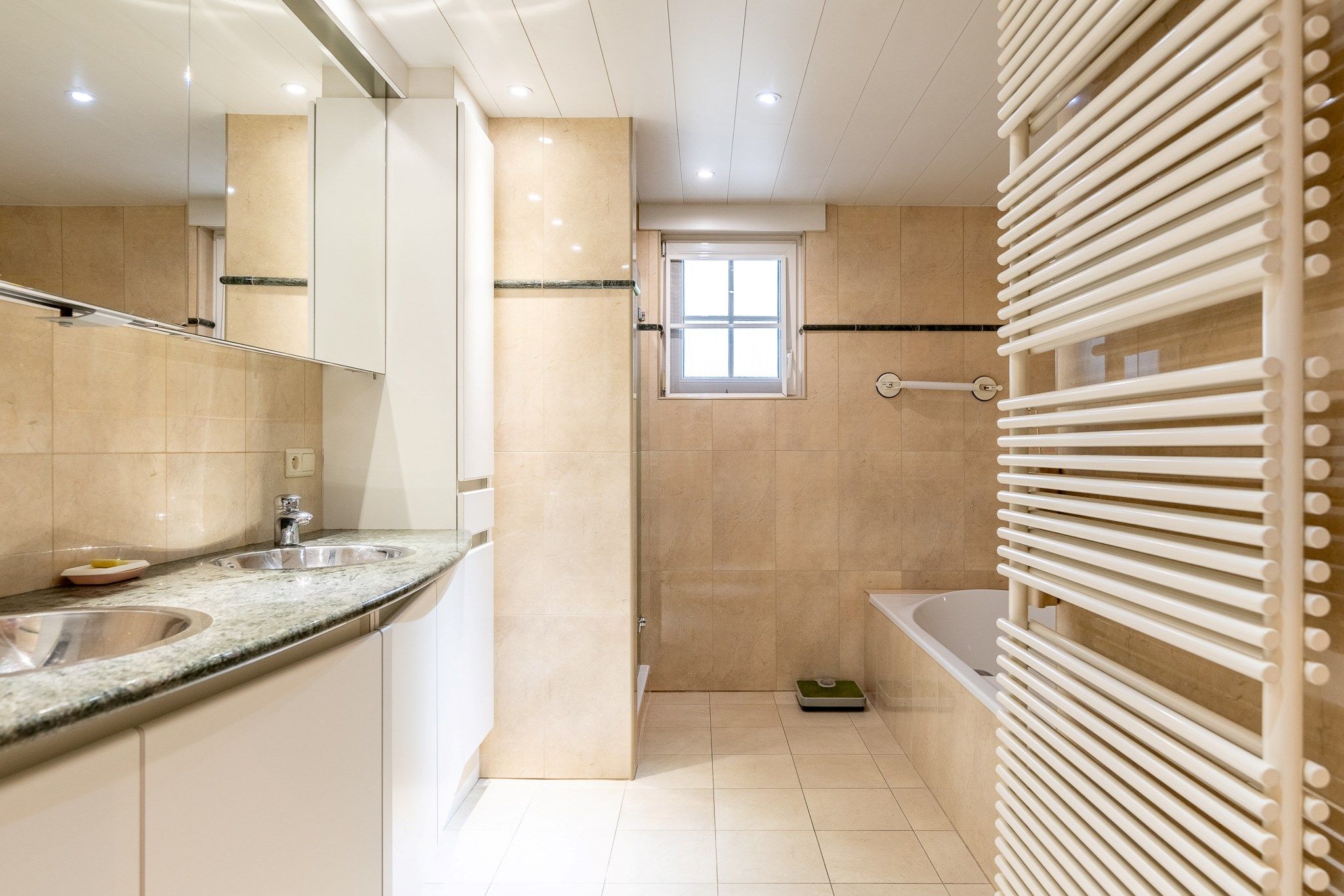Instapklare en alleenstaande villa op 970 m² te Knokke-Heist. foto 21