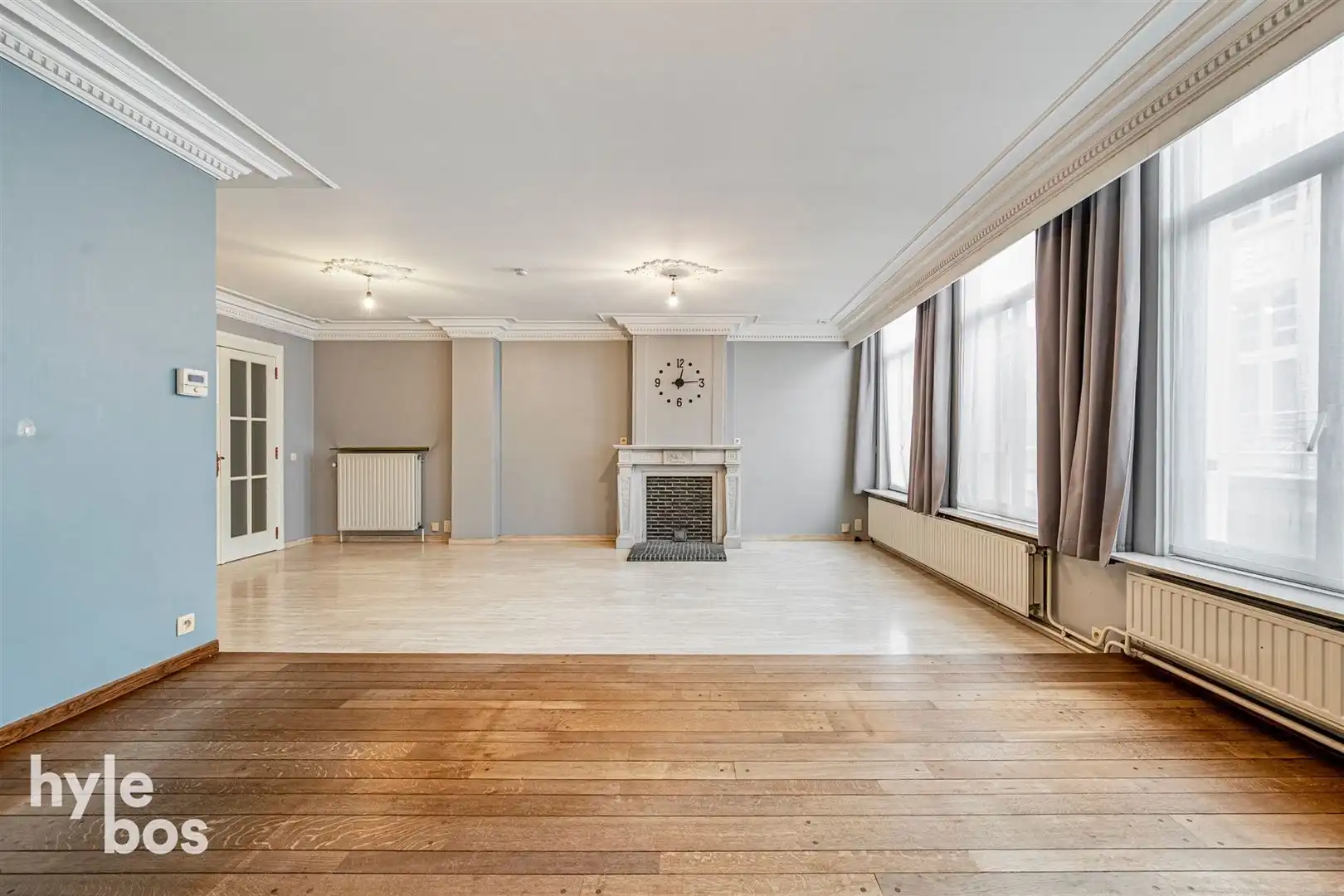 Ruim bovenhuis met groot magazijn in het centrum van de stad foto 4