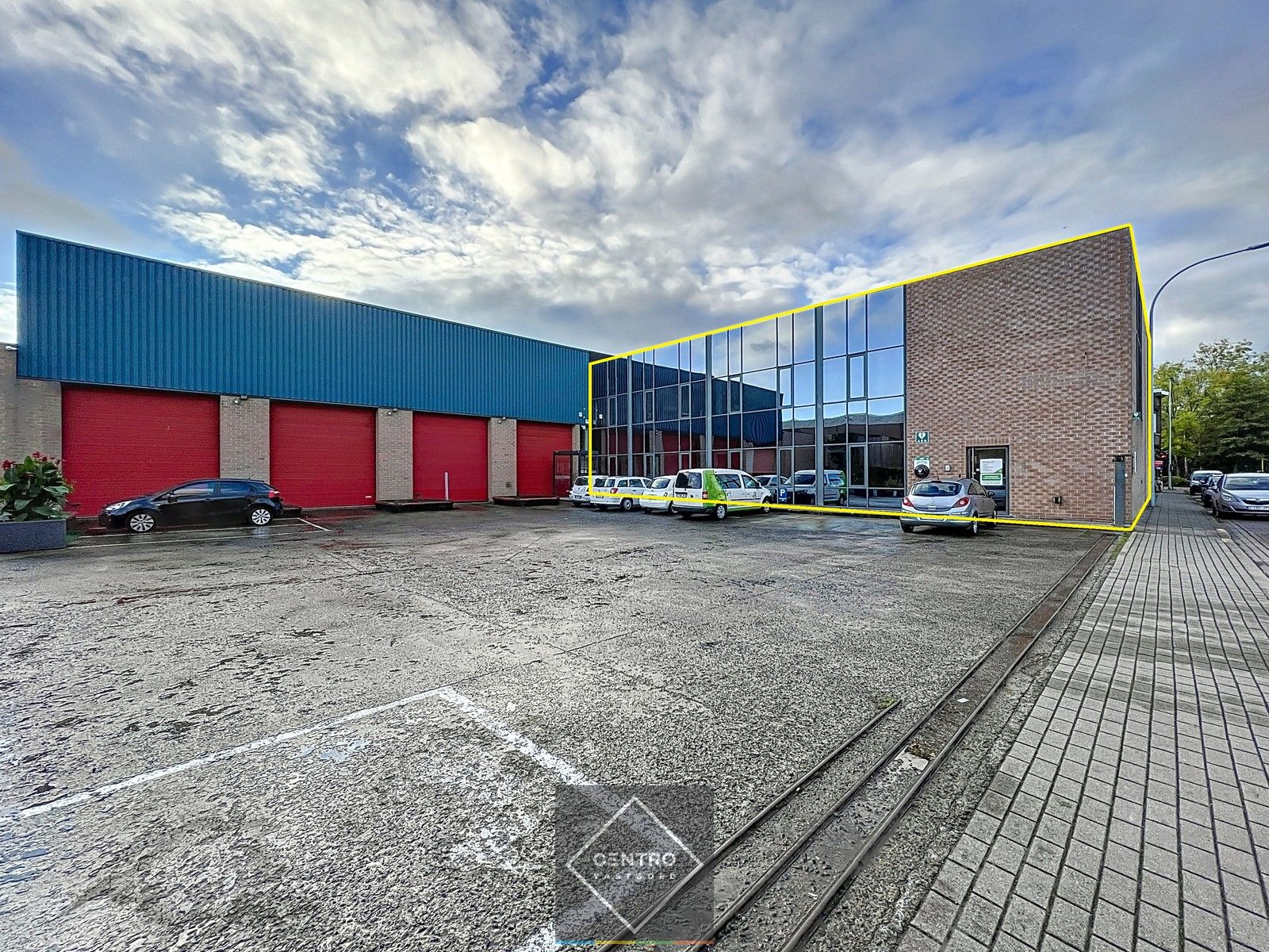 Instapklare burelen/showroom (± 1.400 m²)  te ROESELARE ! foto 3