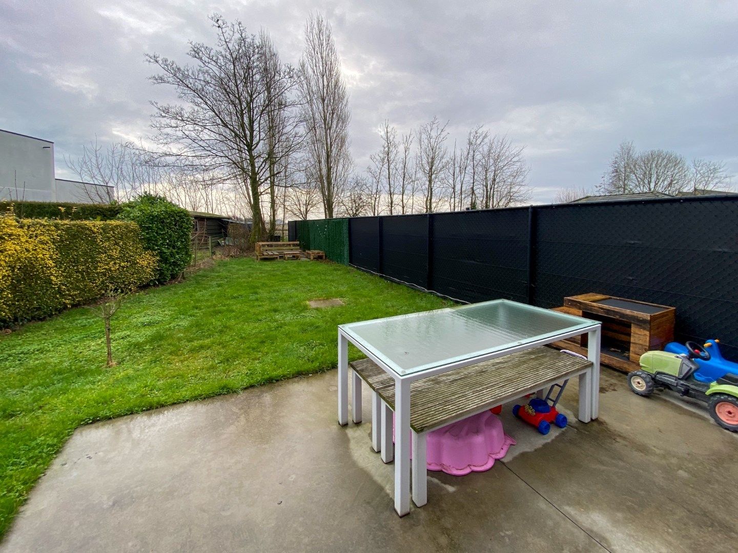 Recente woning met 3 slaapkamers, carport en tuin. foto 17