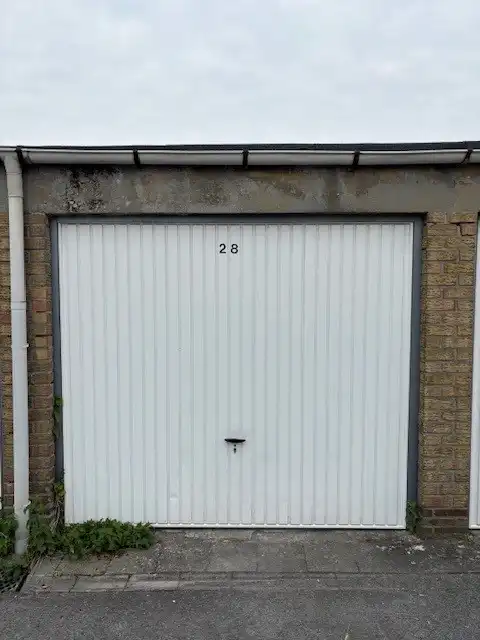 centraal gelegen, gemetste garage in garagecomplex (er zijn er nog 6 beschikbaar en worden individueel verkocht) foto 6